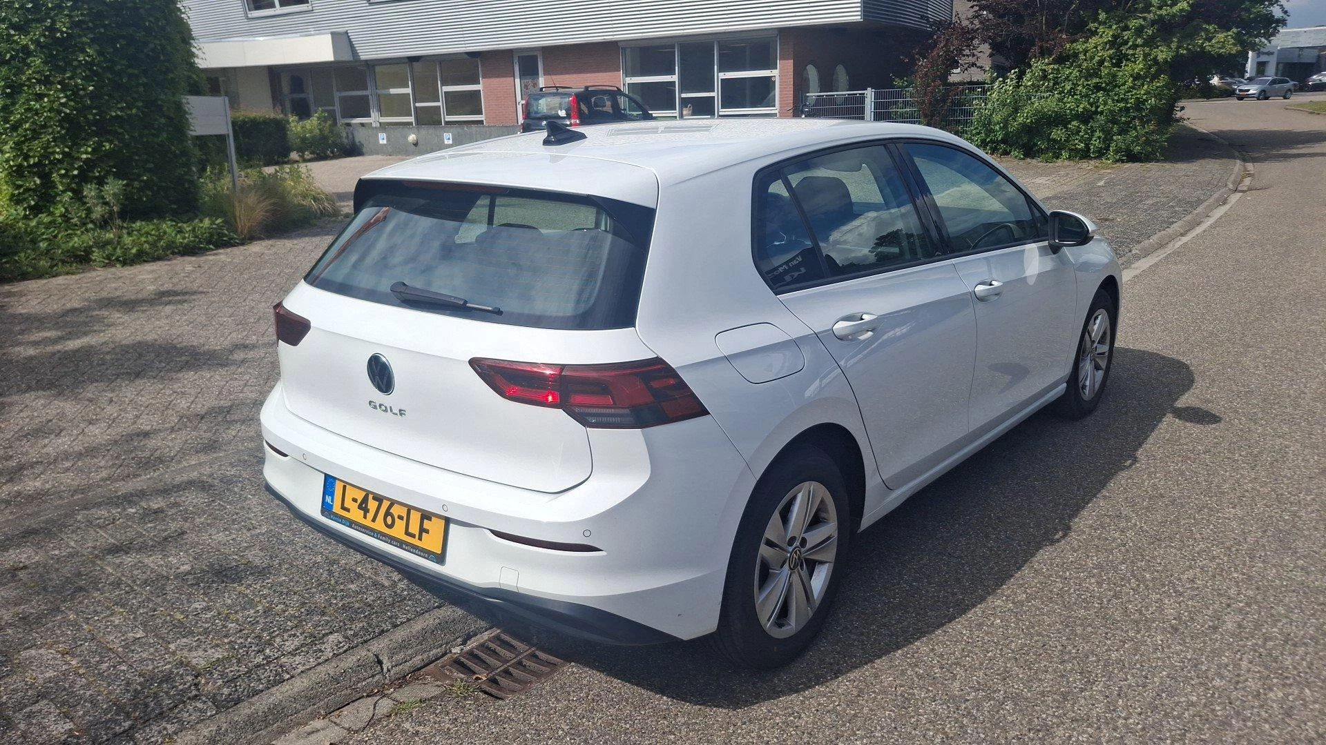 Volkswagen-Golf-image-3