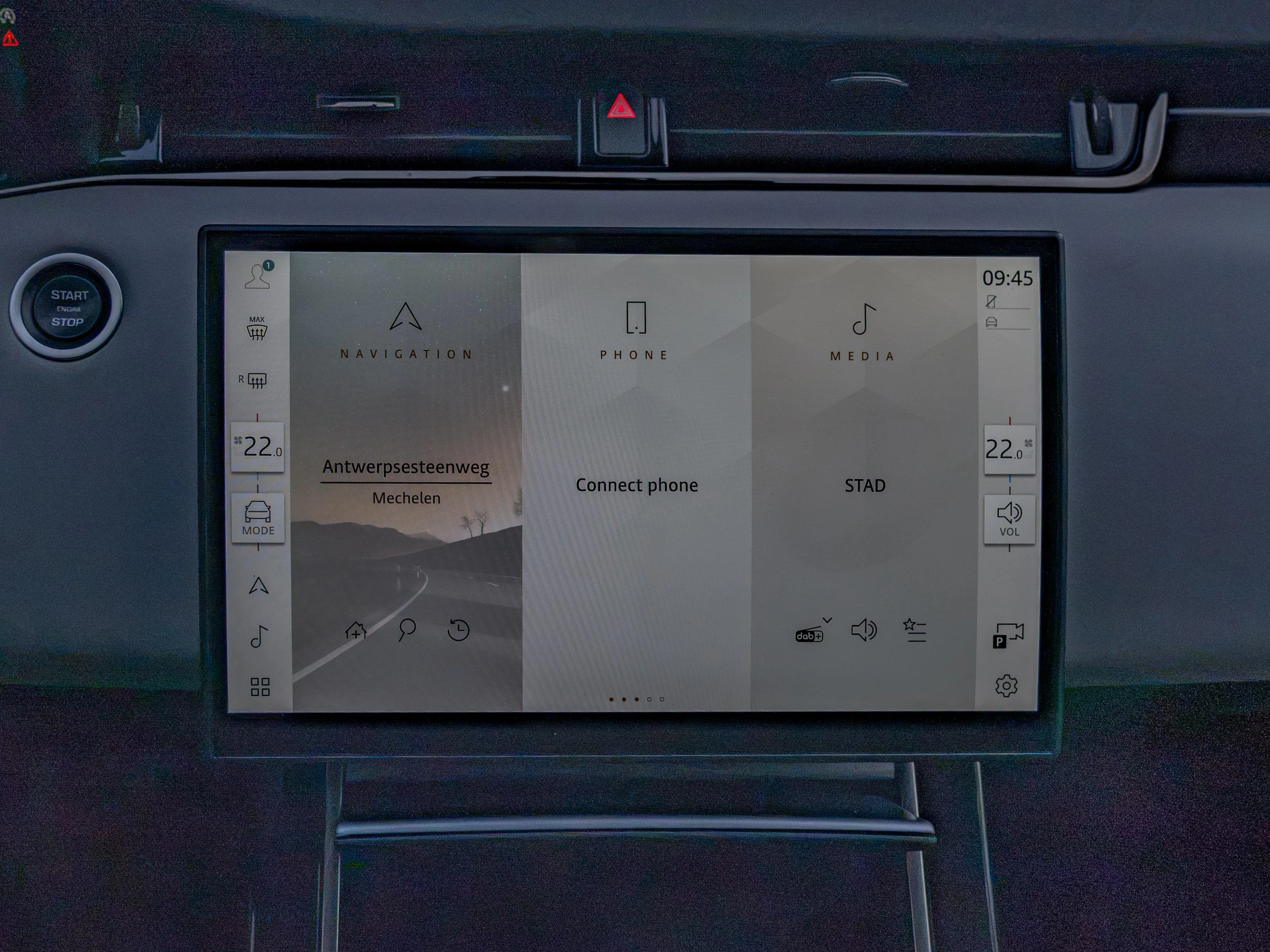 Land Rover-Range Rover Evoque-image-12