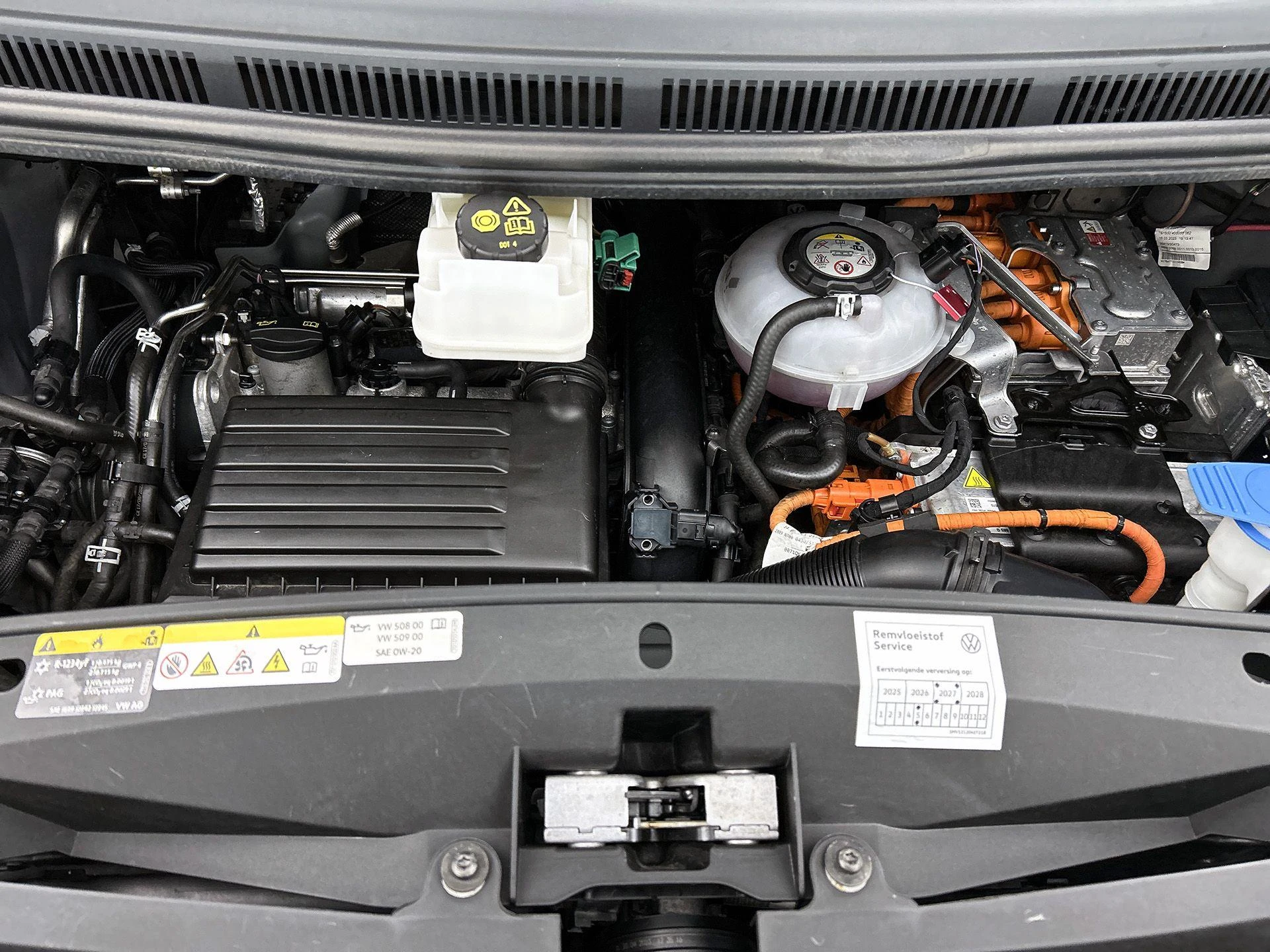 Volkswagen-Multivan-image-31