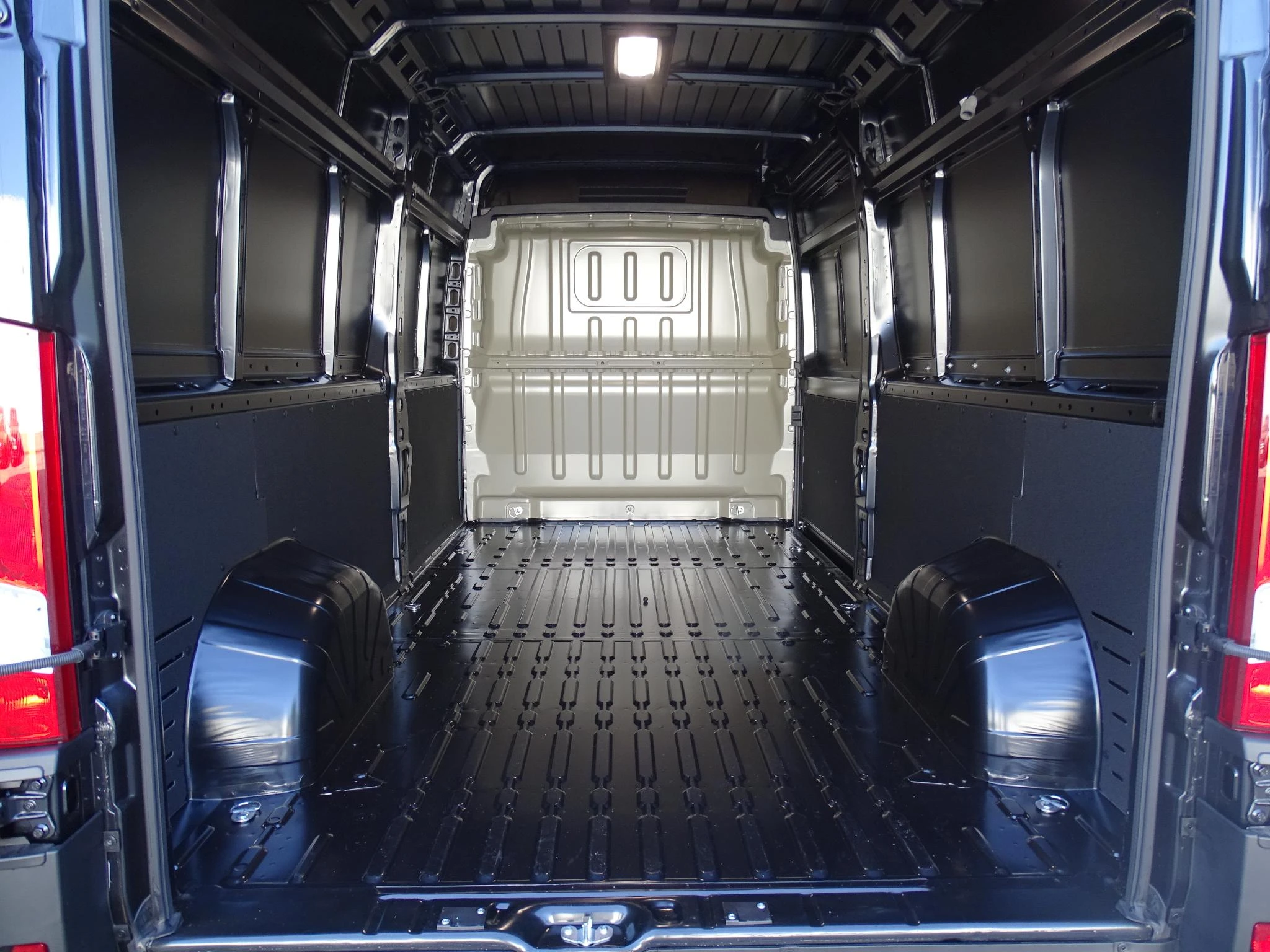 Opel-Movano-image-11