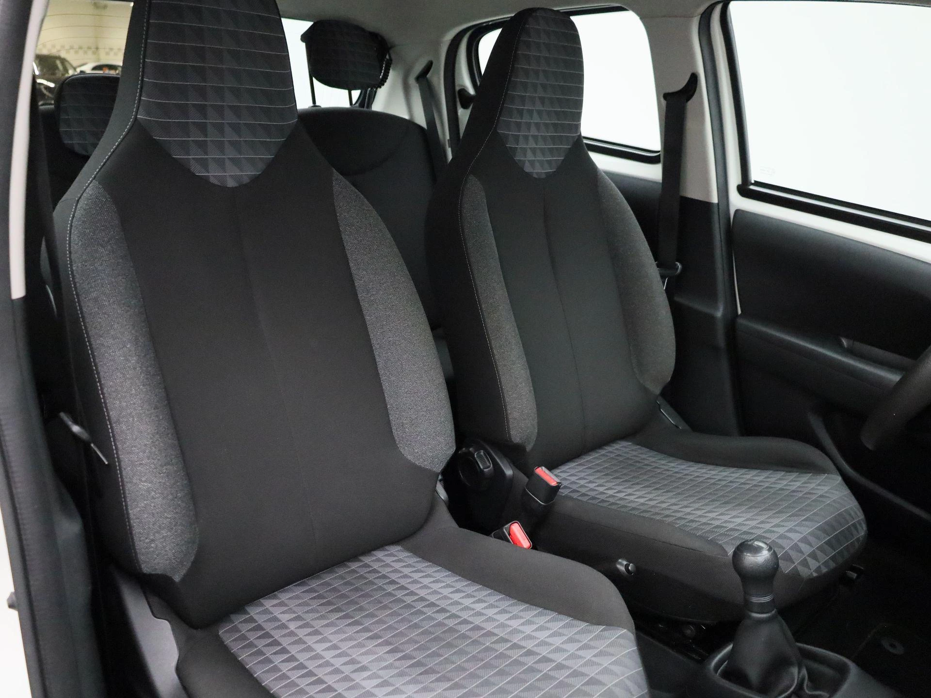 Peugeot-108-image-25