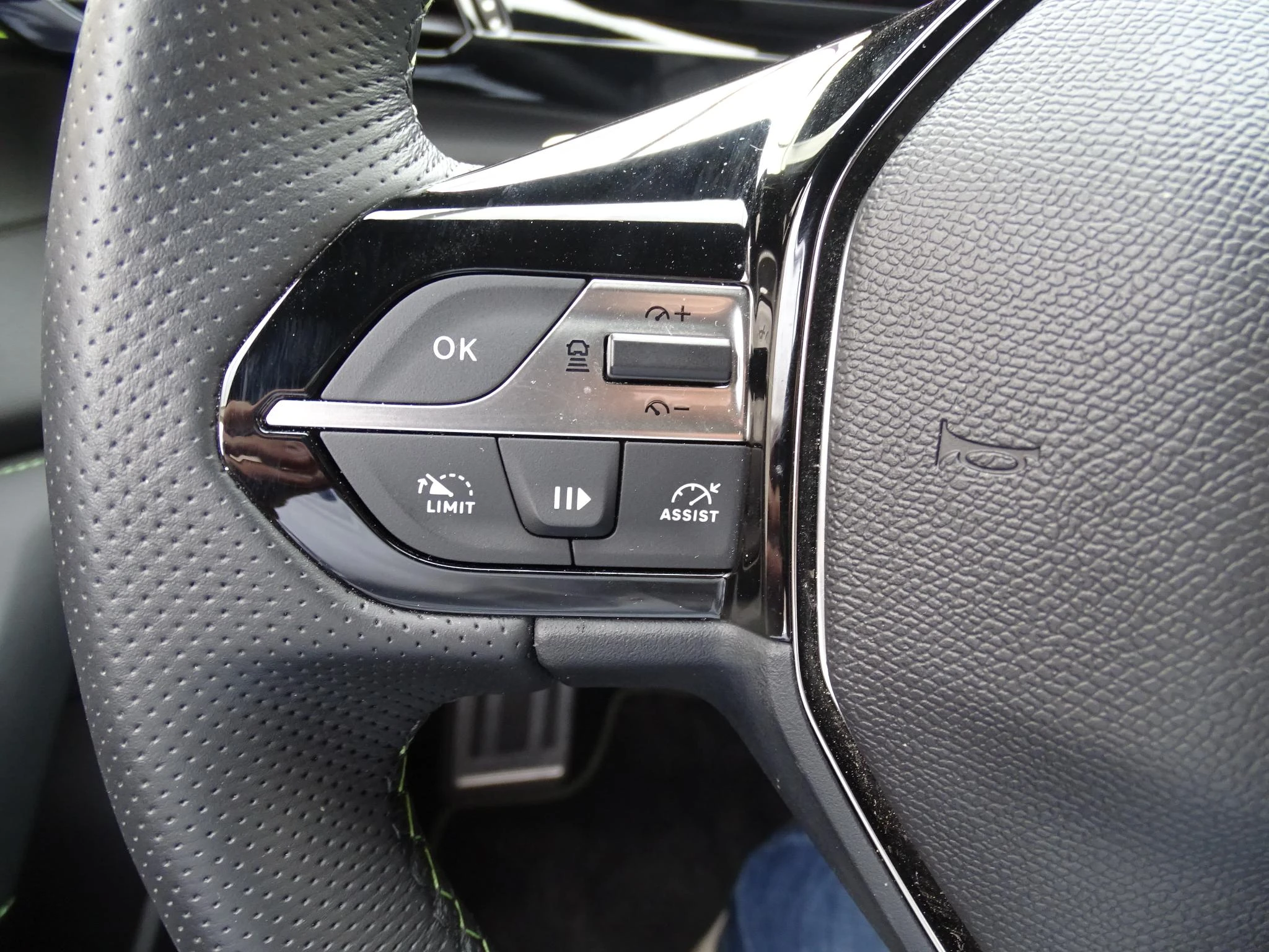 Peugeot-408-image-21