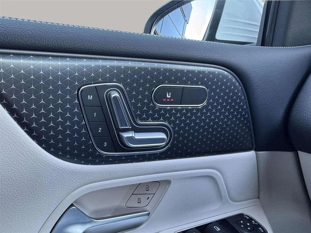 Mercedes-Benz-EQB-image-10