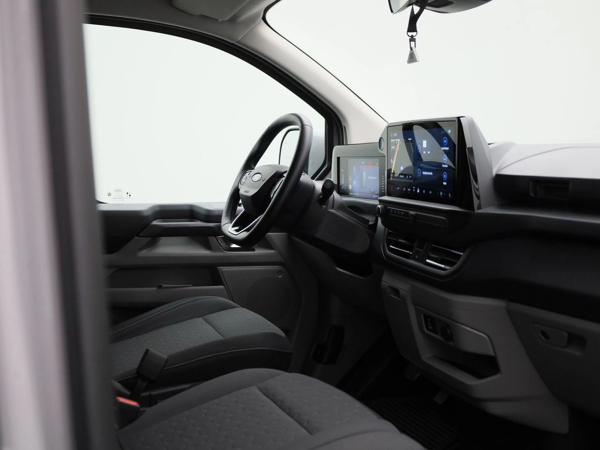 Ford-Transit Custom-image-30