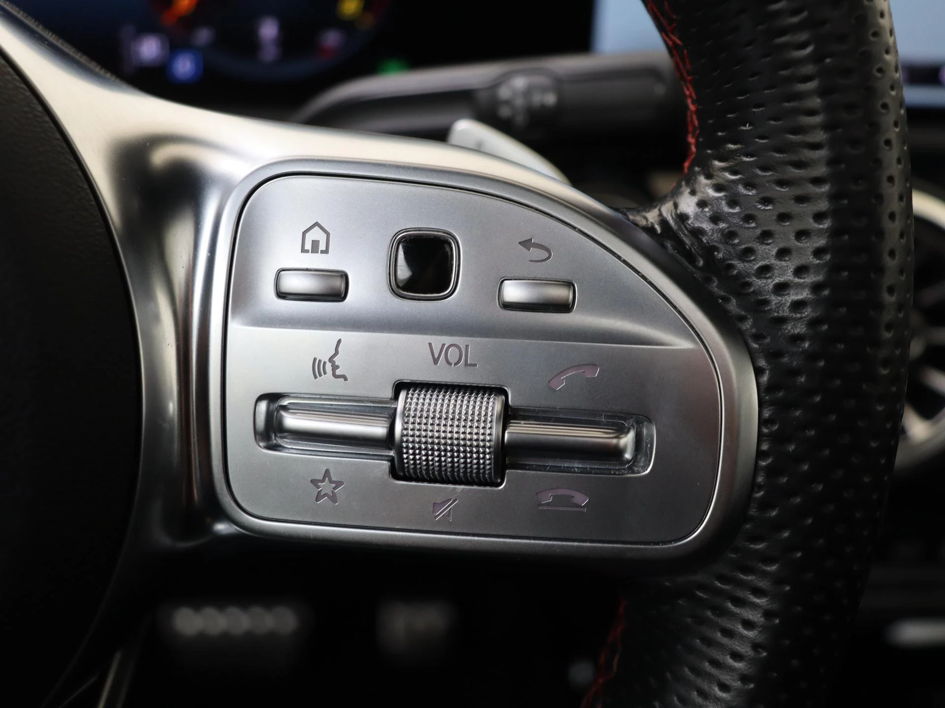 Mercedes-Benz-CLA-image-17