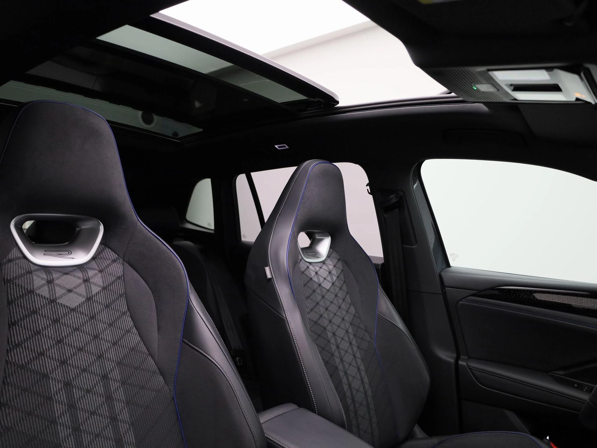 Volkswagen-Tiguan-image-49