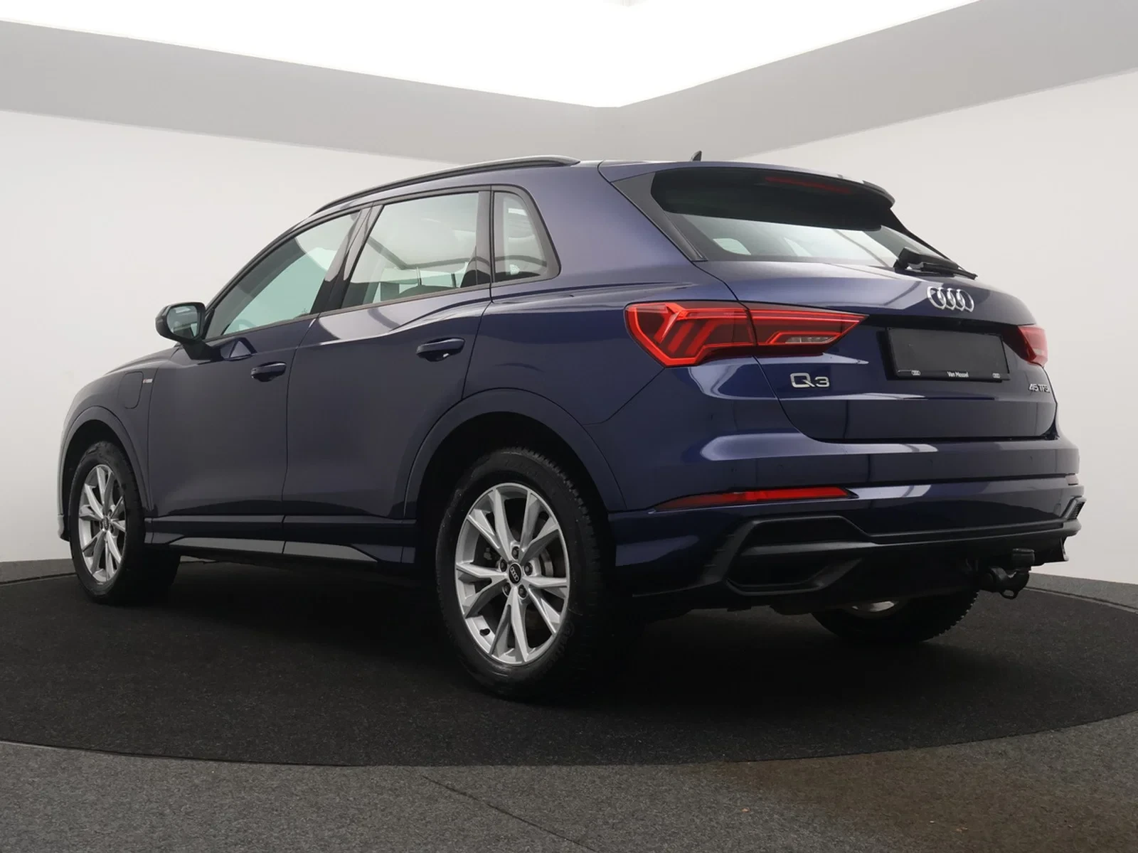 Audi Q3 PHEV Audi Q3 S-LINE PHEV 45TFSIe 245PK *AUTOMAAT*TREKHAAK*BEIGE LEDER*NAVI*BLTH*CRUISE*PDC*ZETELVERWARMIN