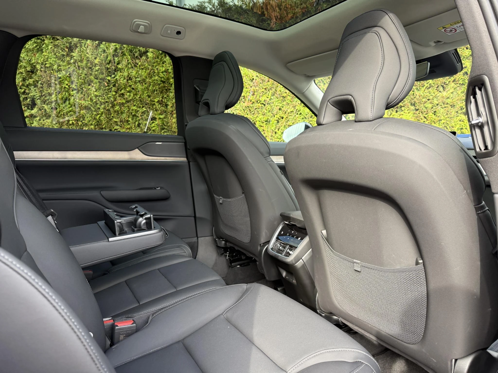 Volvo-EX90-image-12
