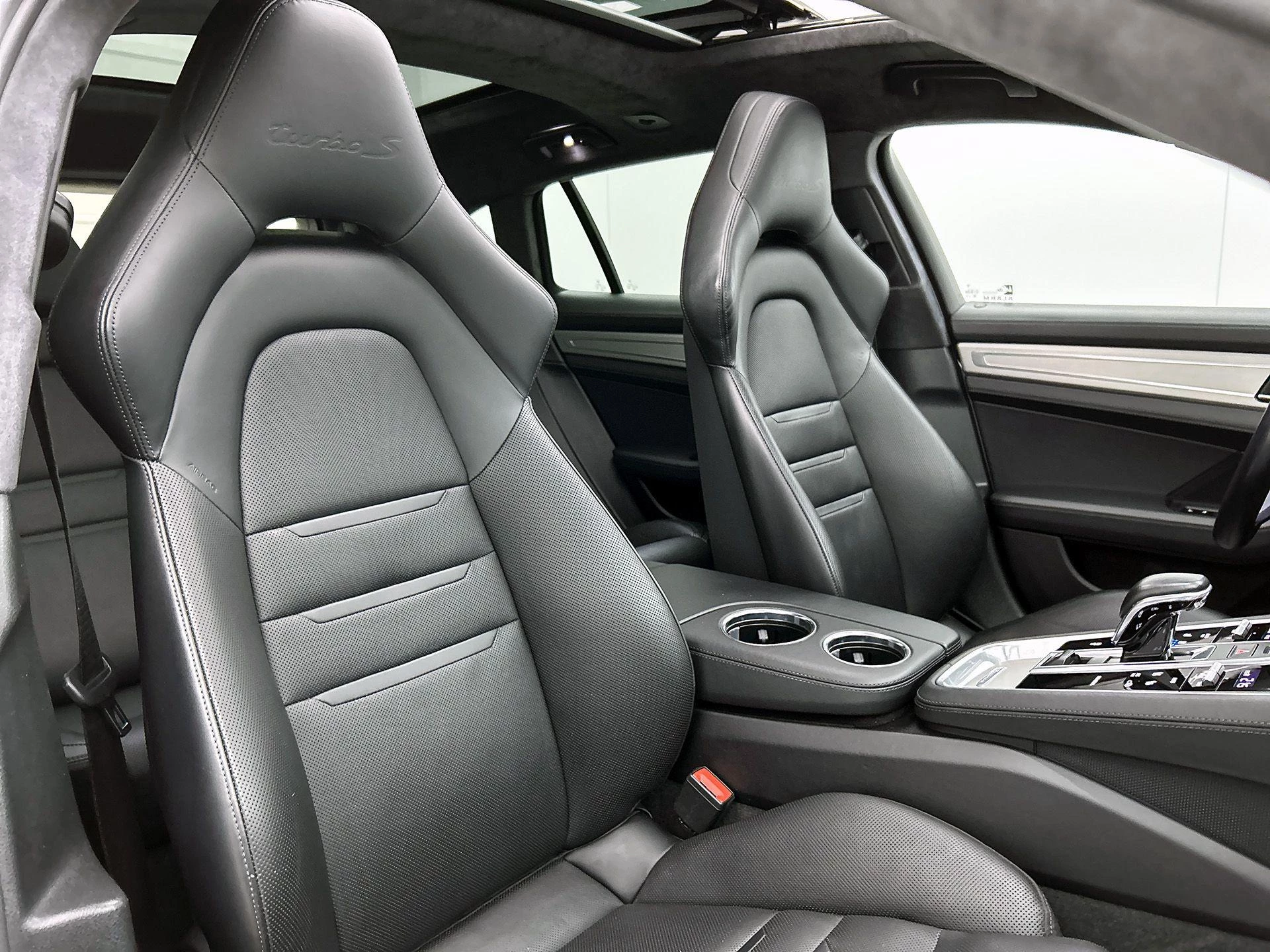 Porsche-Panamera-image-35