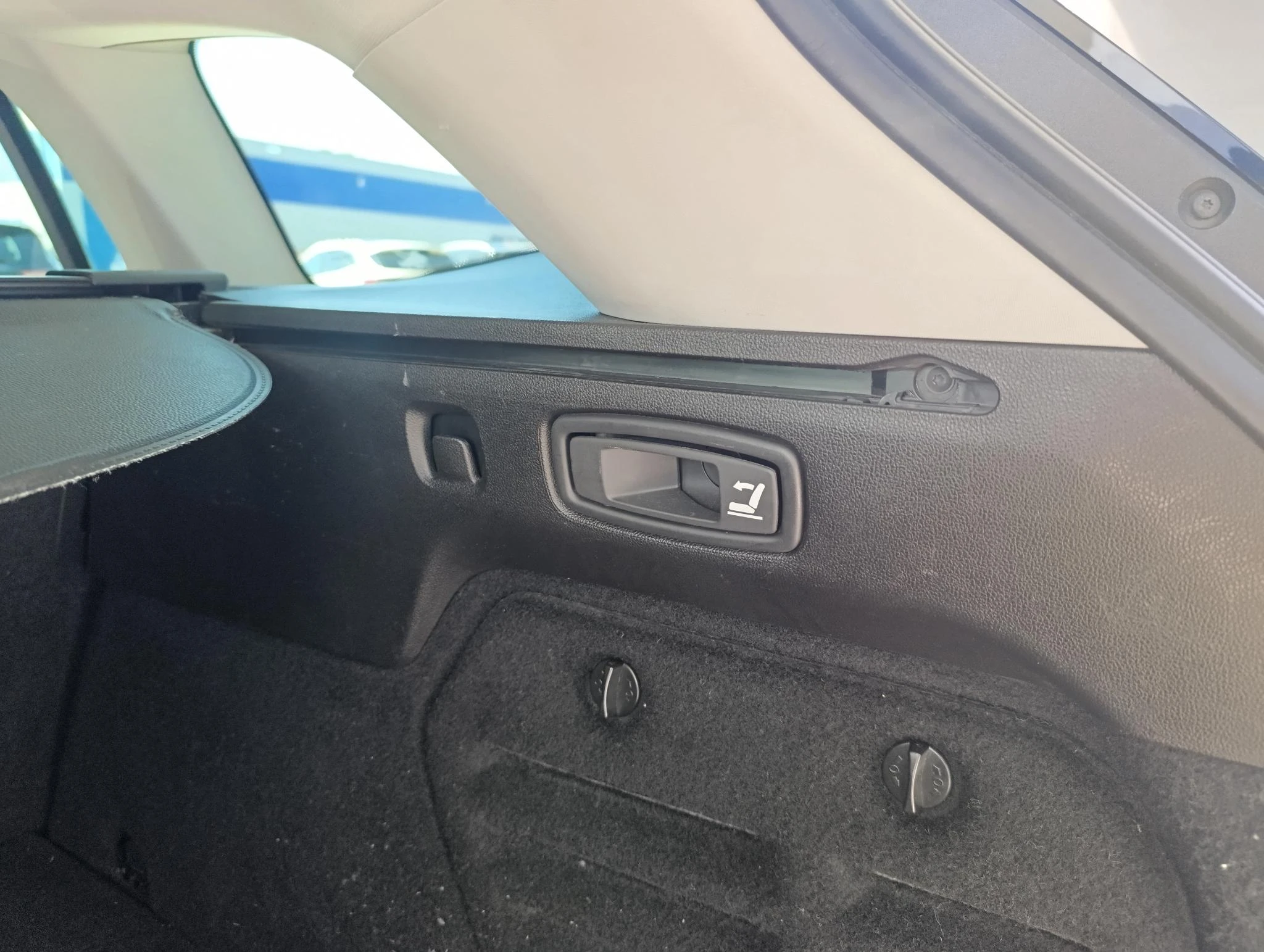 Renault-Megane E-Tech-image-19