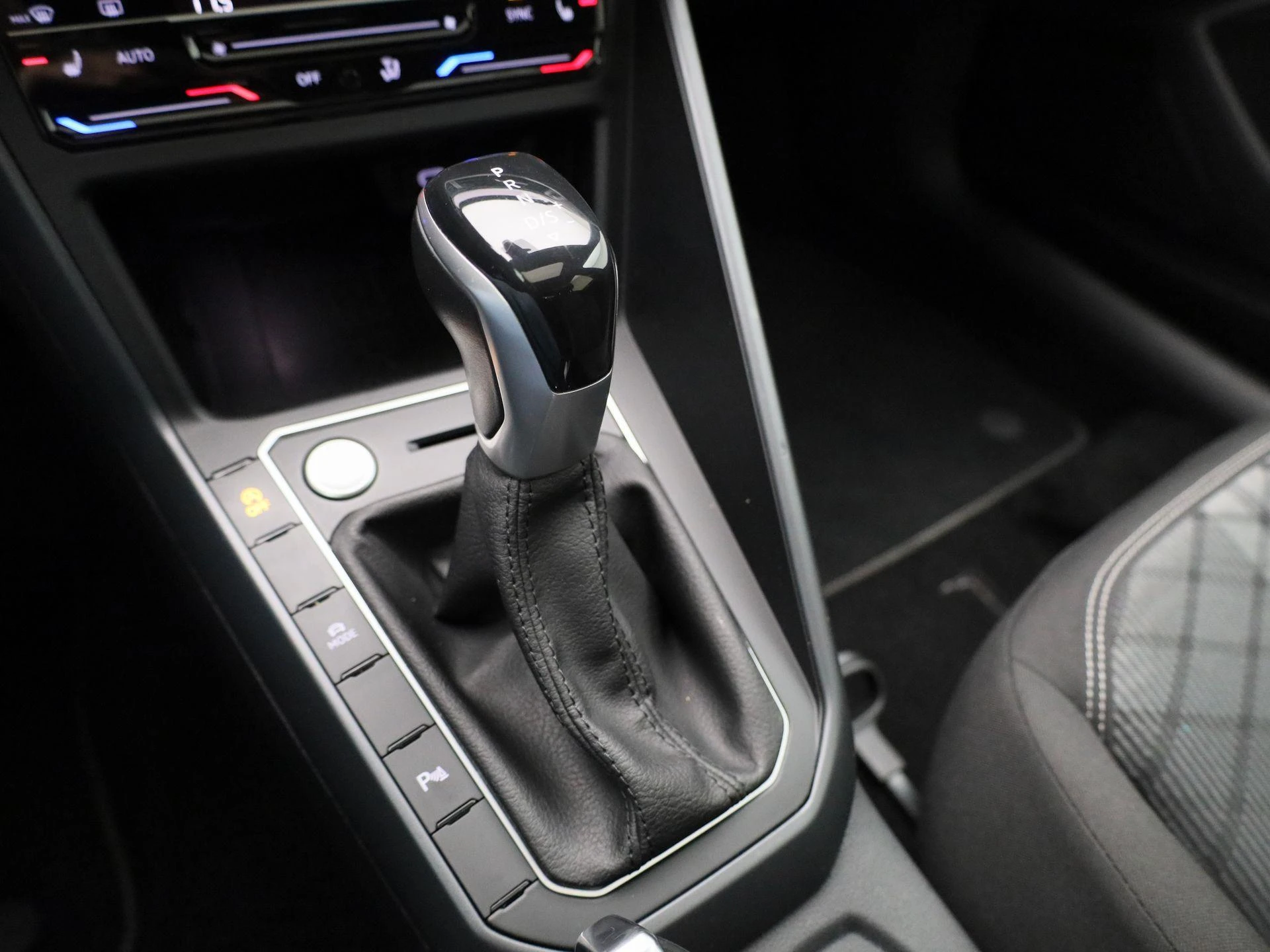 Volkswagen-Polo-image-25