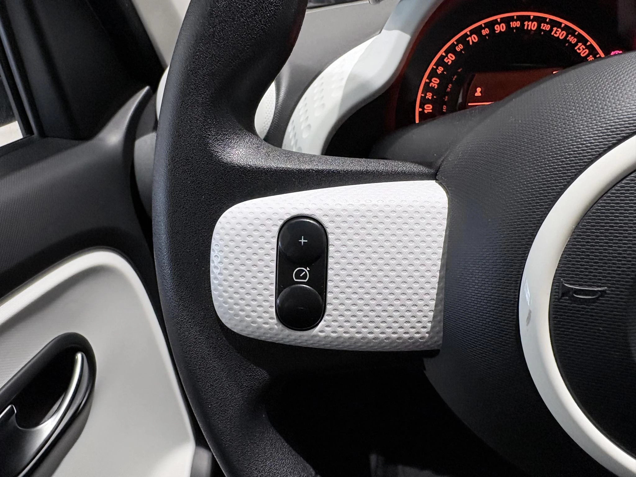 Renault-Twingo-image-16