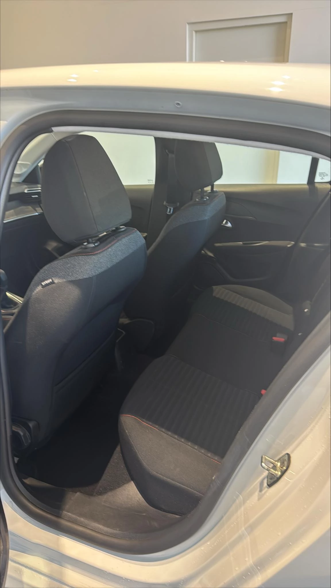 Peugeot-208-image-13