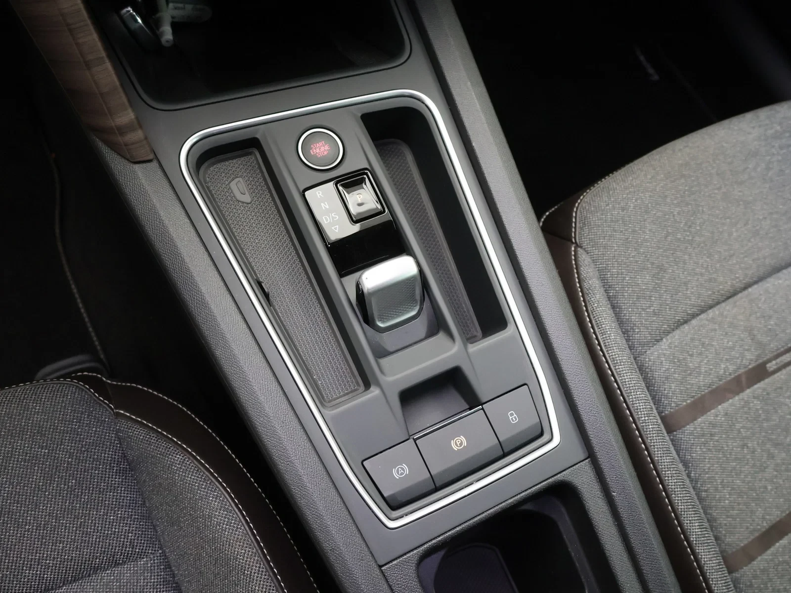 SEAT Leon e-Hybrid (PHEV) Leon e-Hybrid 1.4 Xcellence D204PK *AUTOMAAT*VIRTUAL COCKPIT*LEDER*CAMERA*PDC*CRUISE*KEYLESS GO*NAVI*APP-CONNECT*...*