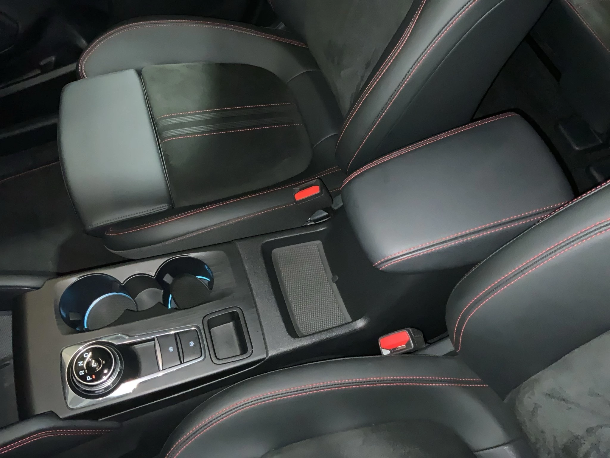 Ford Kuga ST-Line X Aut.*PANO*AHK*360GRAD*LED-MATRIX*NAVI*GRA*WINTER-PKT.