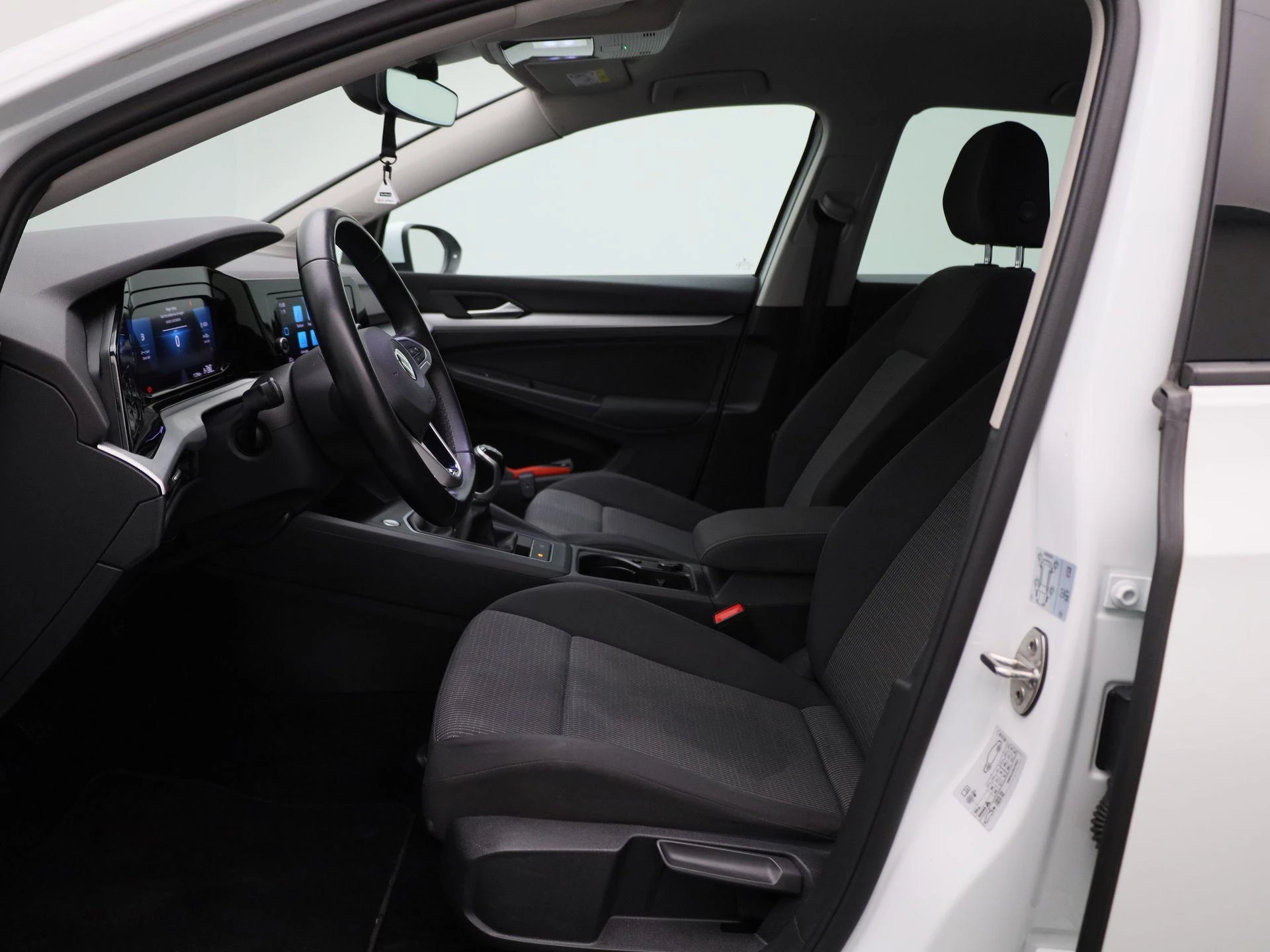 Volkswagen-Golf-image-8