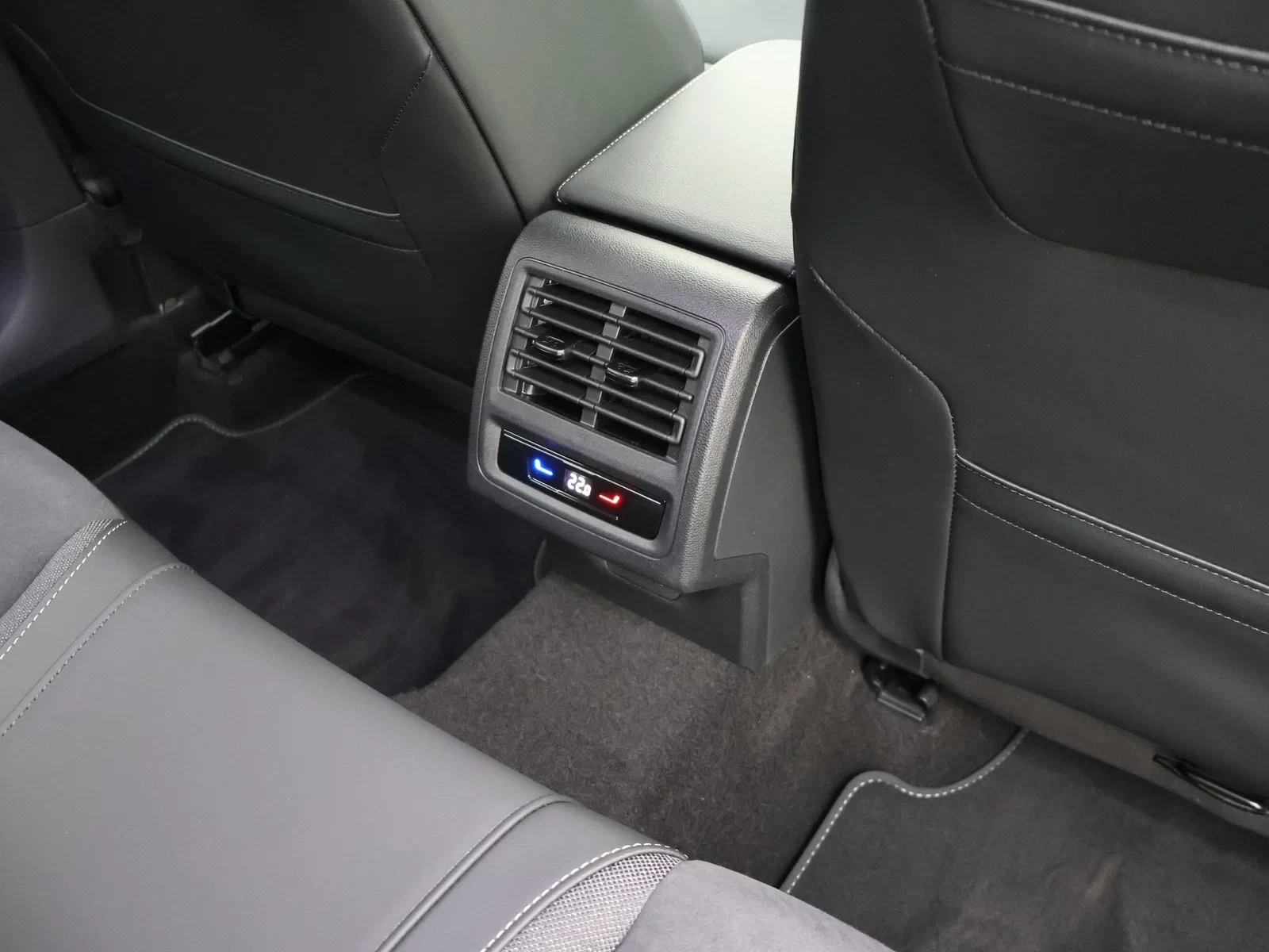 Volkswagen Golf VIII Golf Style Business 1.5 eTSI 150pk AUTOMAAT *DEMO*