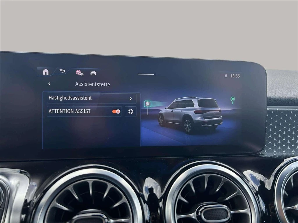 Mercedes-Benz-EQB-image-16