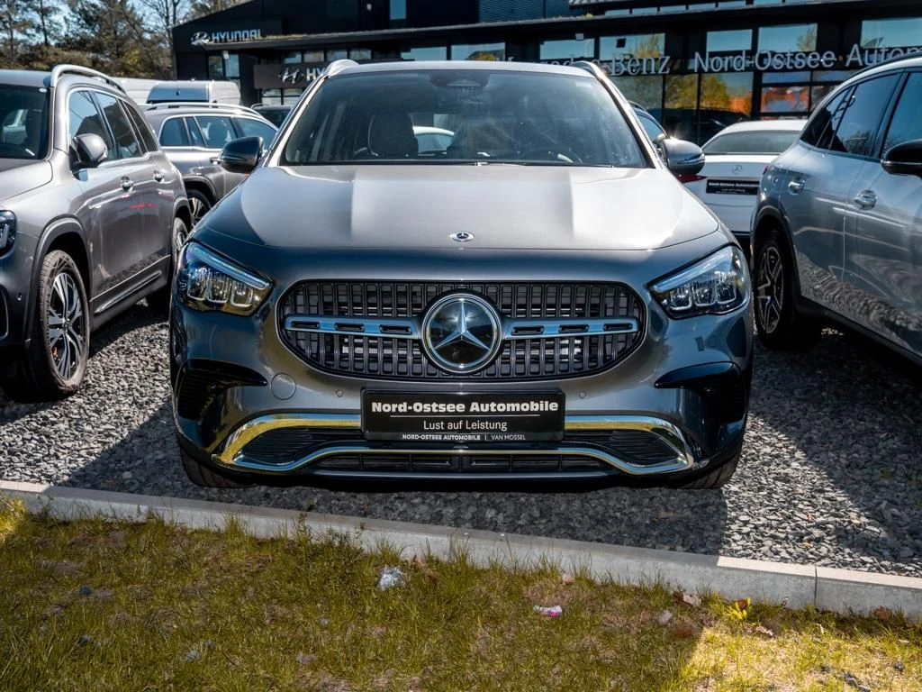 Mercedes-Benz-GLA 200 d-image-3