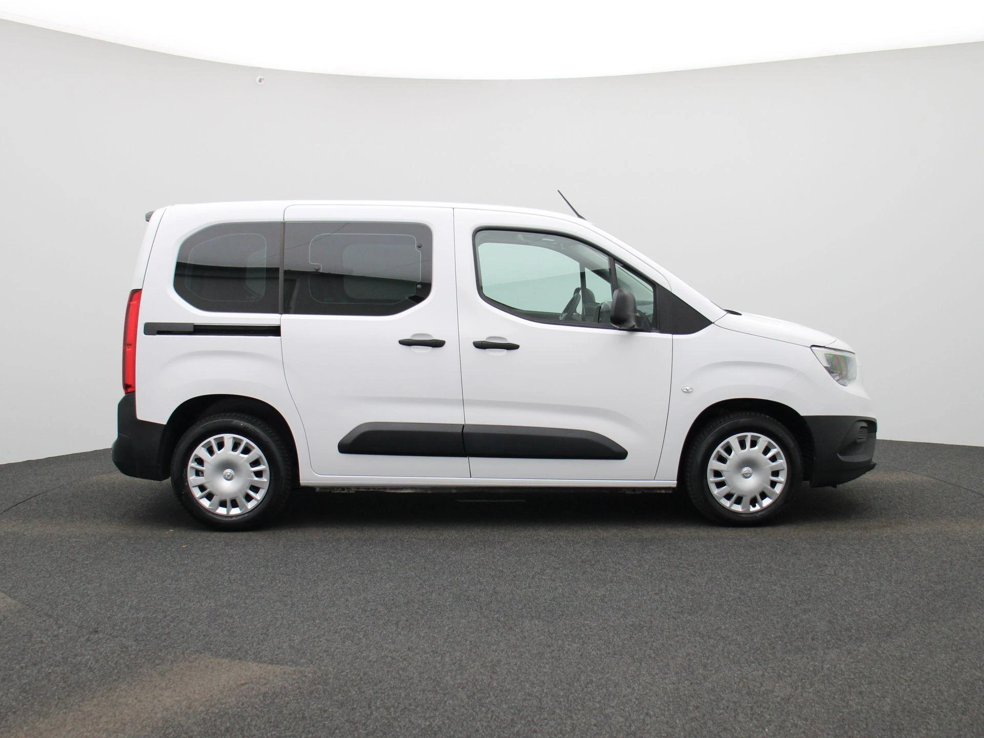Opel-Combo Life-image-6