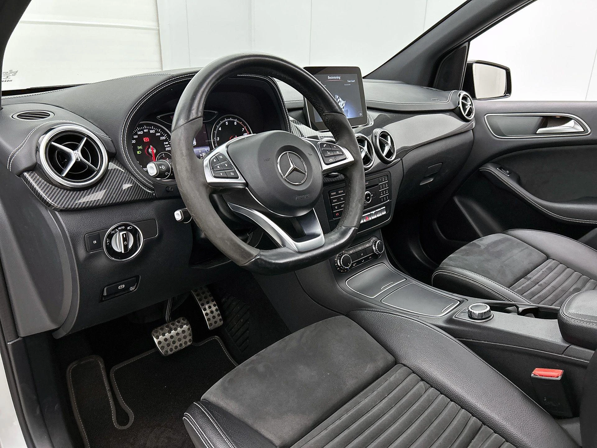 Mercedes-Benz-B-Klasse-image-19
