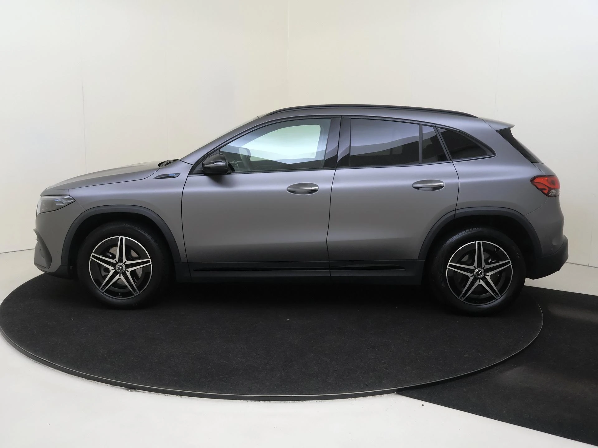 Mercedes-Benz-EQA-image-7