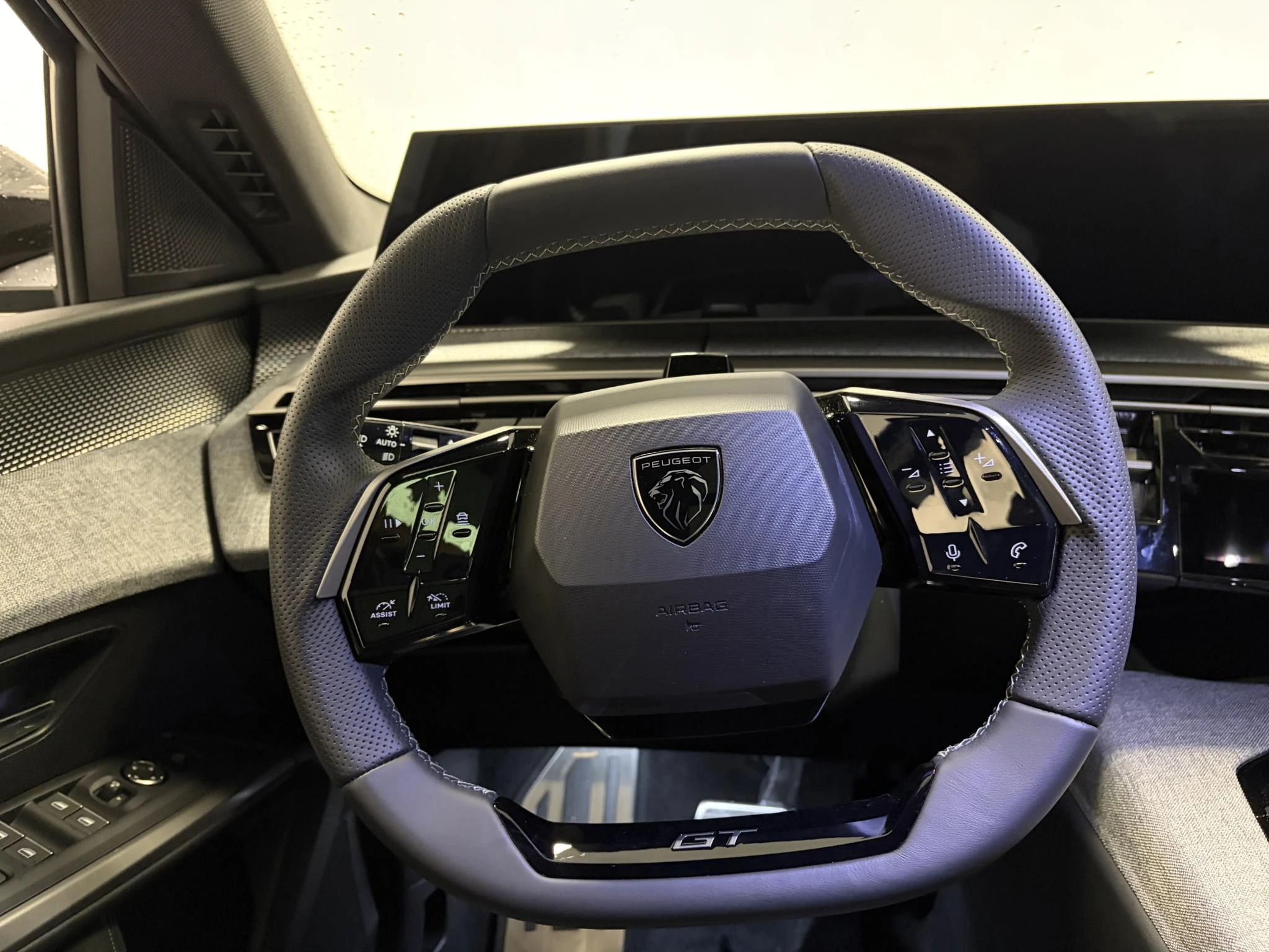 Peugeot-e-5008-image-10