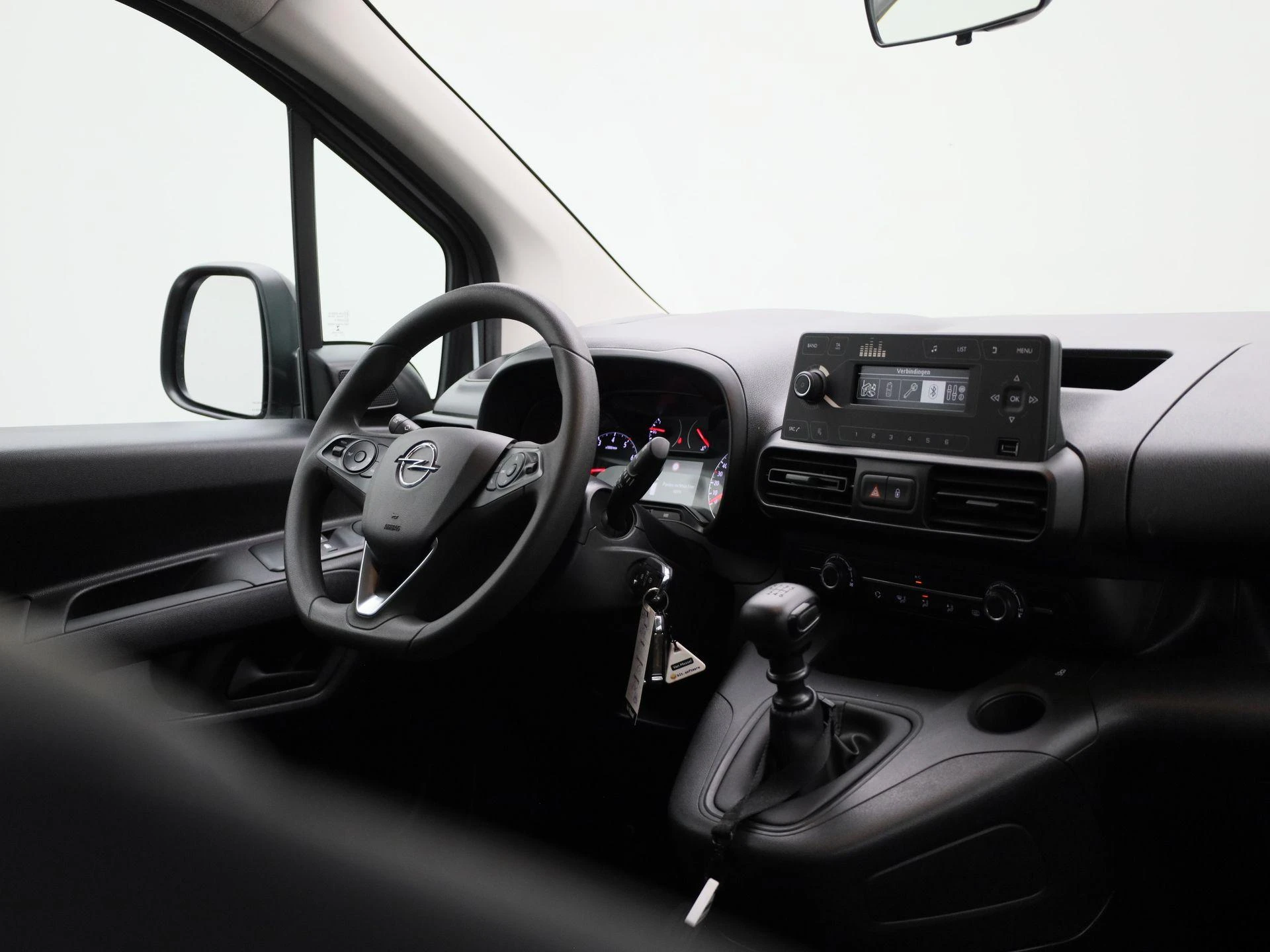 Opel-Combo Life-image-32