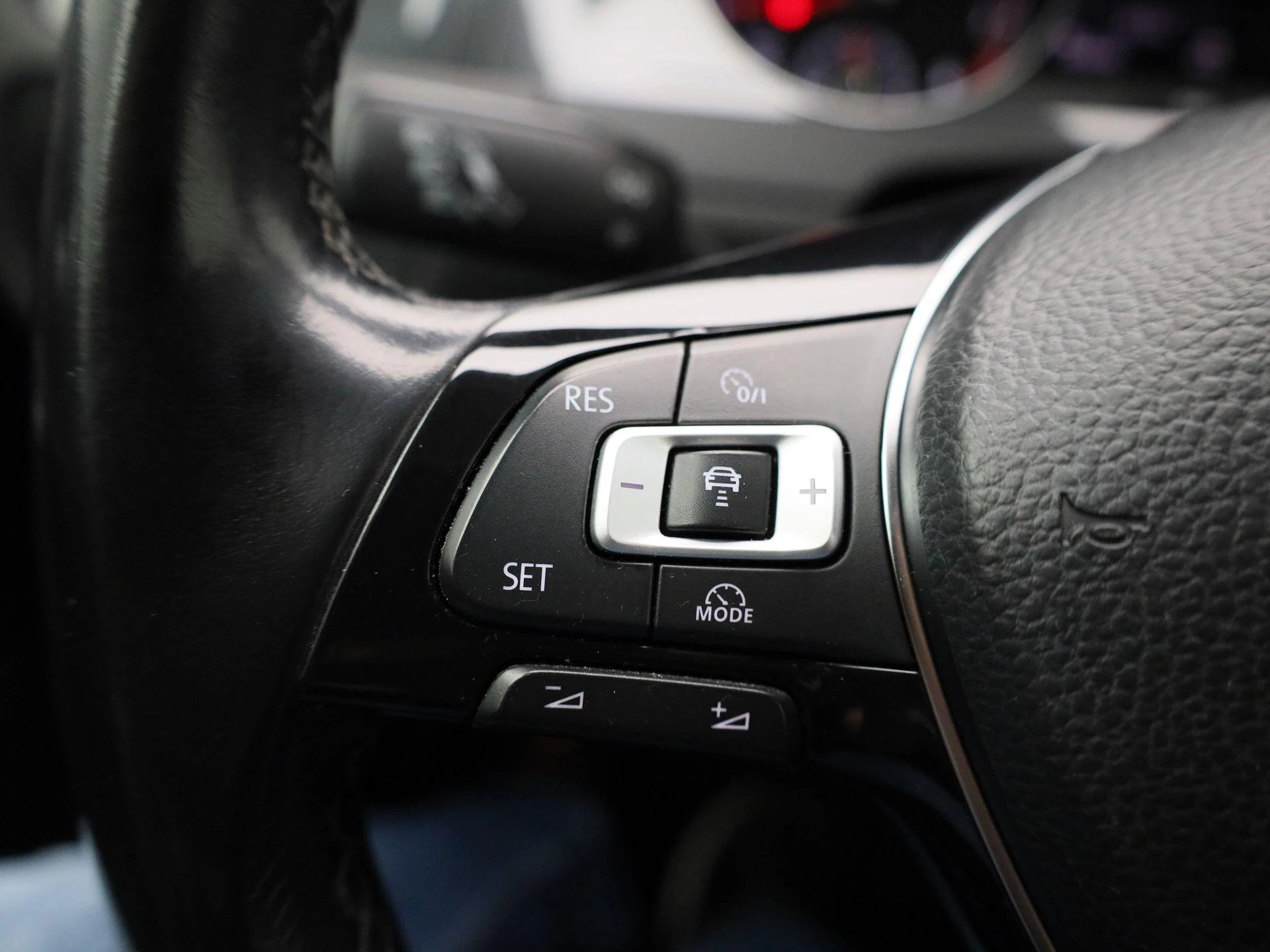 Volkswagen-Golf-image-17
