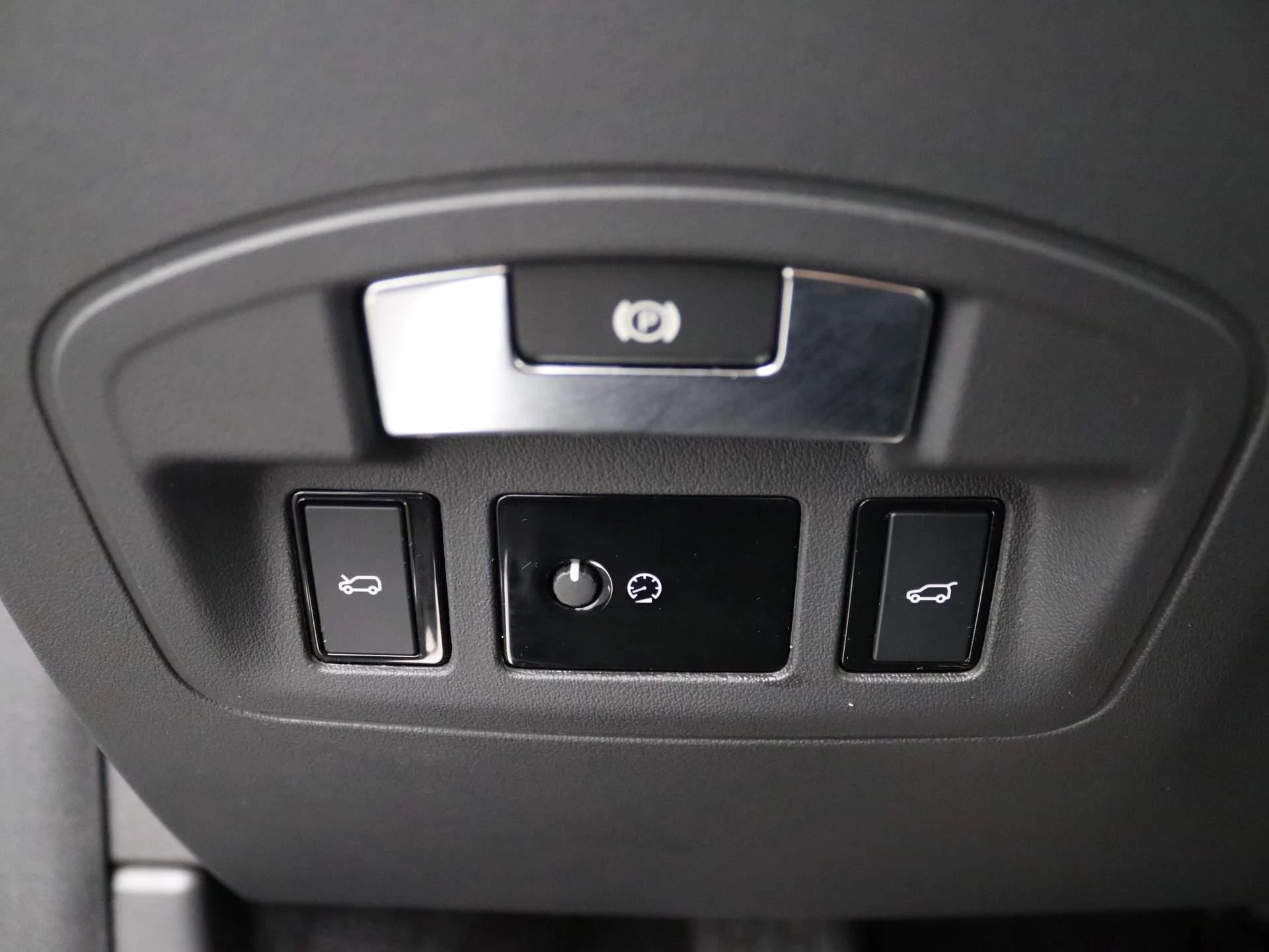 Jaguar-I-PACE-image-31