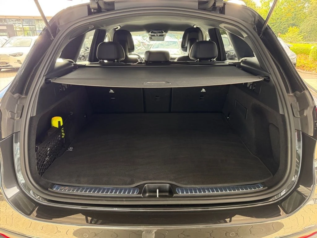Mercedes-Benz-GLC 300 d-image-13