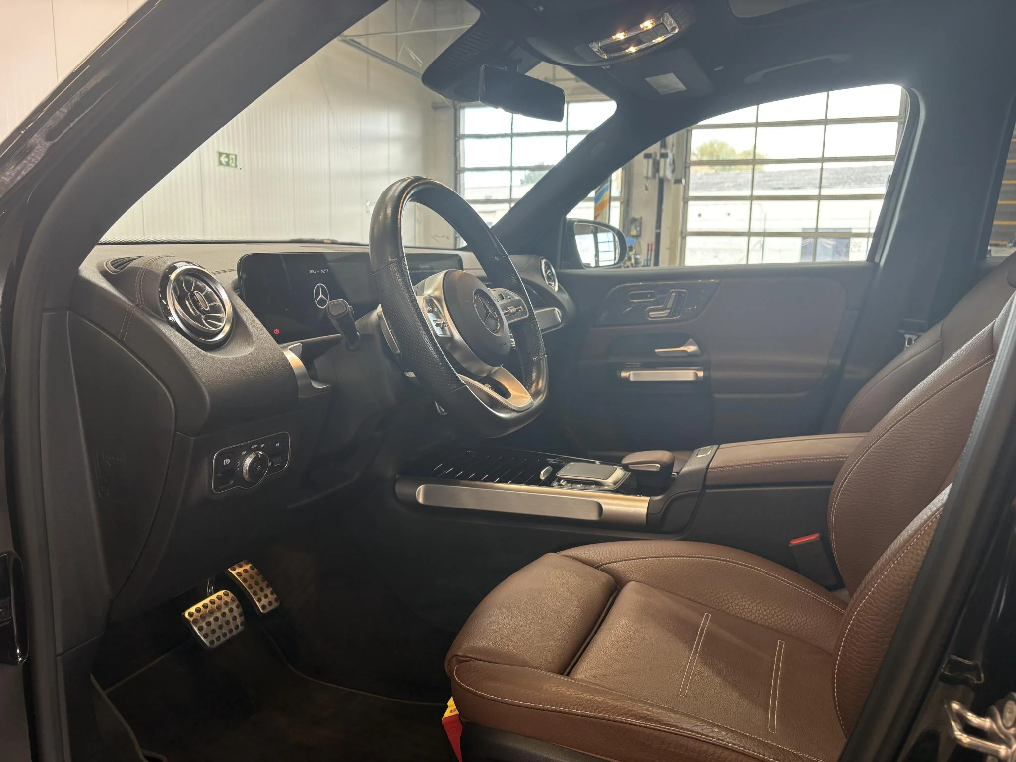 Mercedes-Benz-GLB-image-10