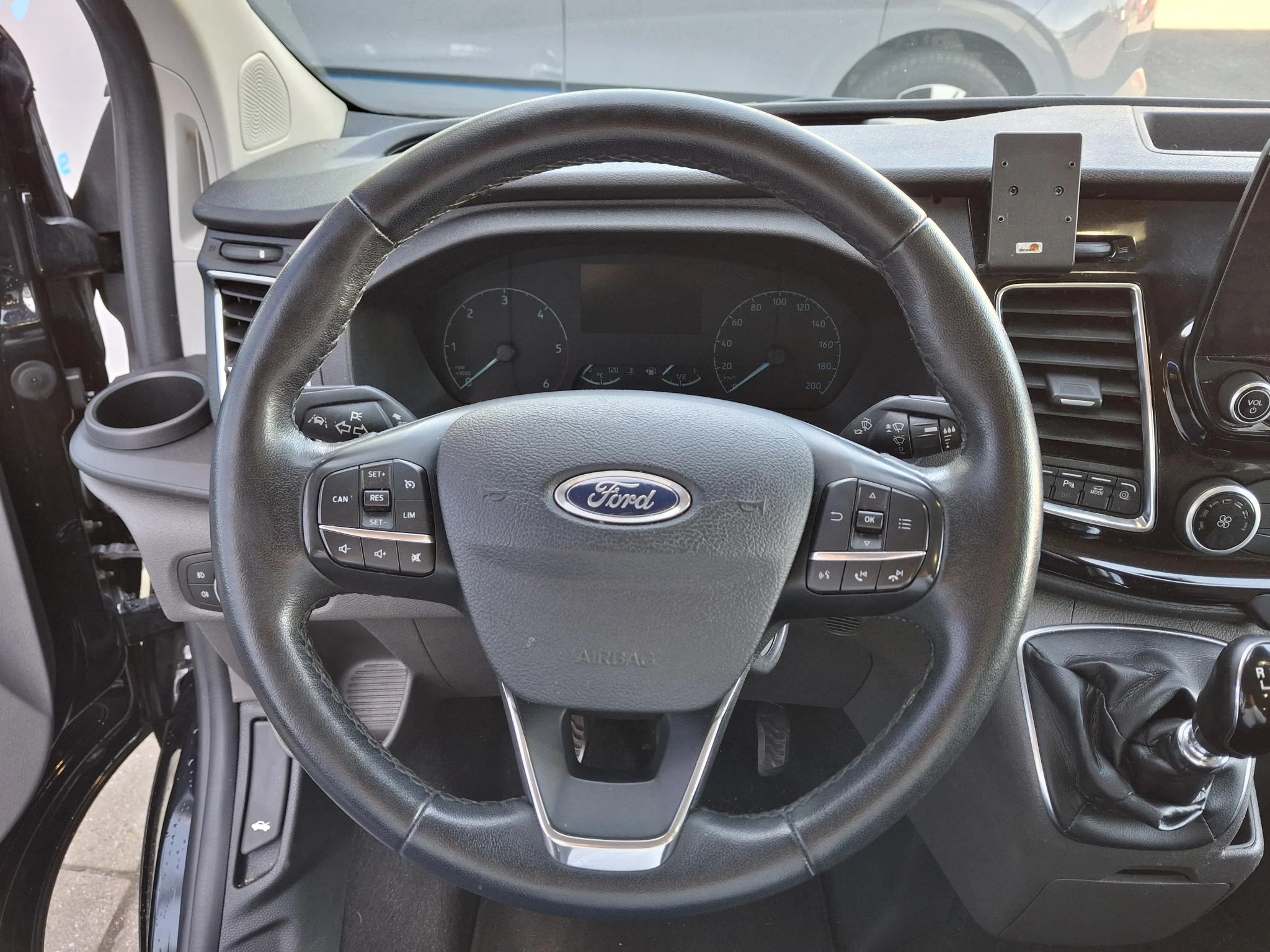 Ford-Transit Custom-image-12