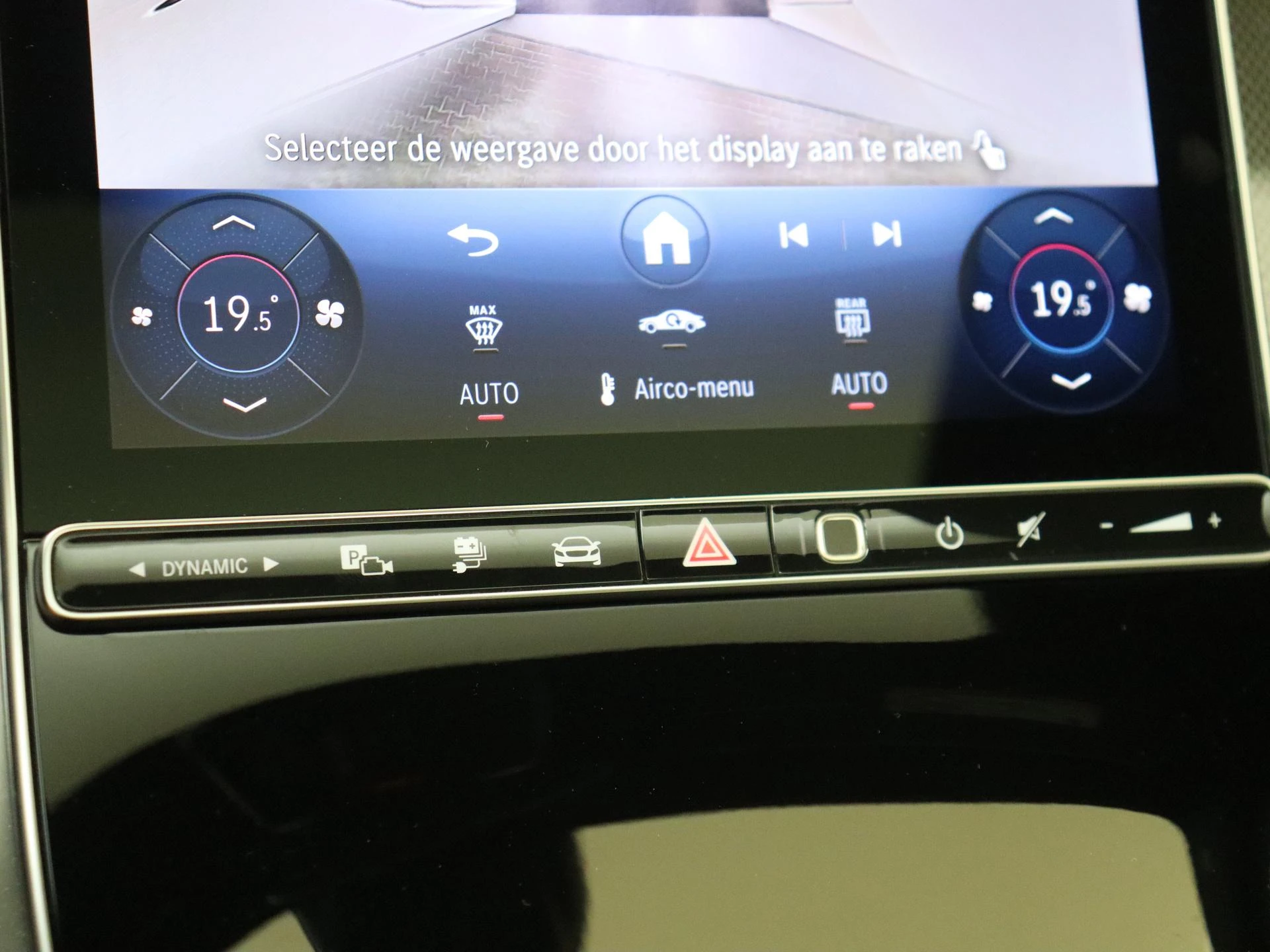 Mercedes-Benz-GLC-image-19