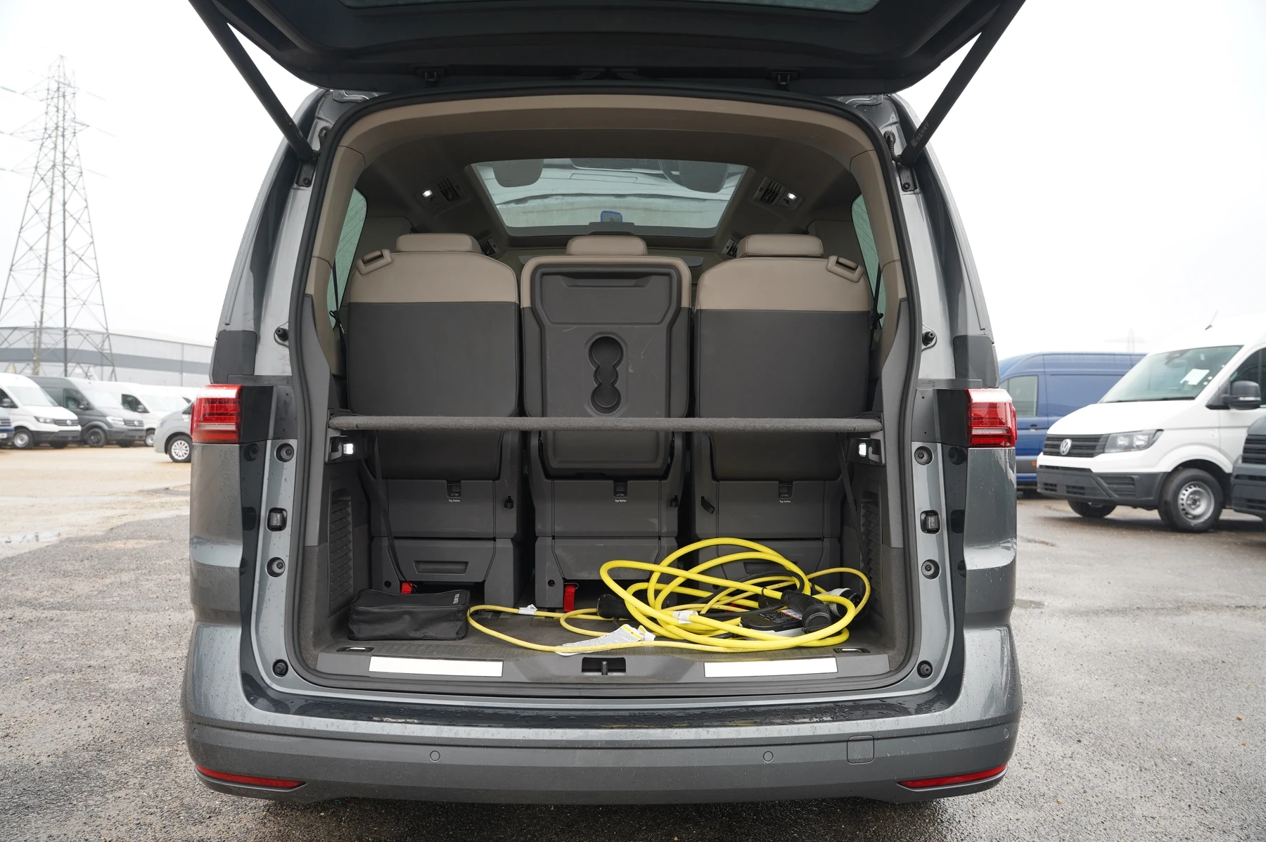 Volkswagen-Multivan-image-11