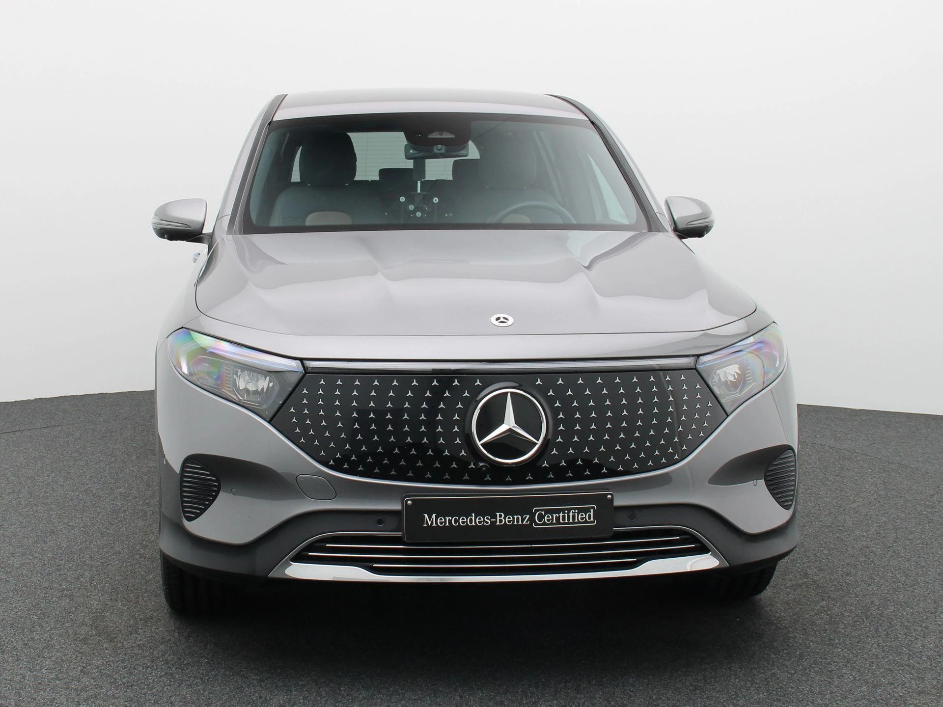 Mercedes-Benz-EQB-image-2