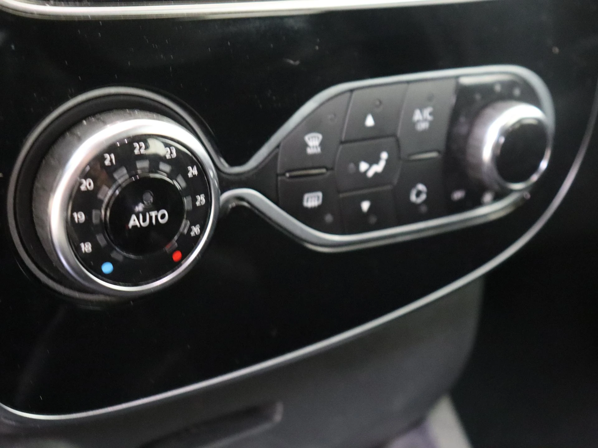 Renault-Clio-image-18