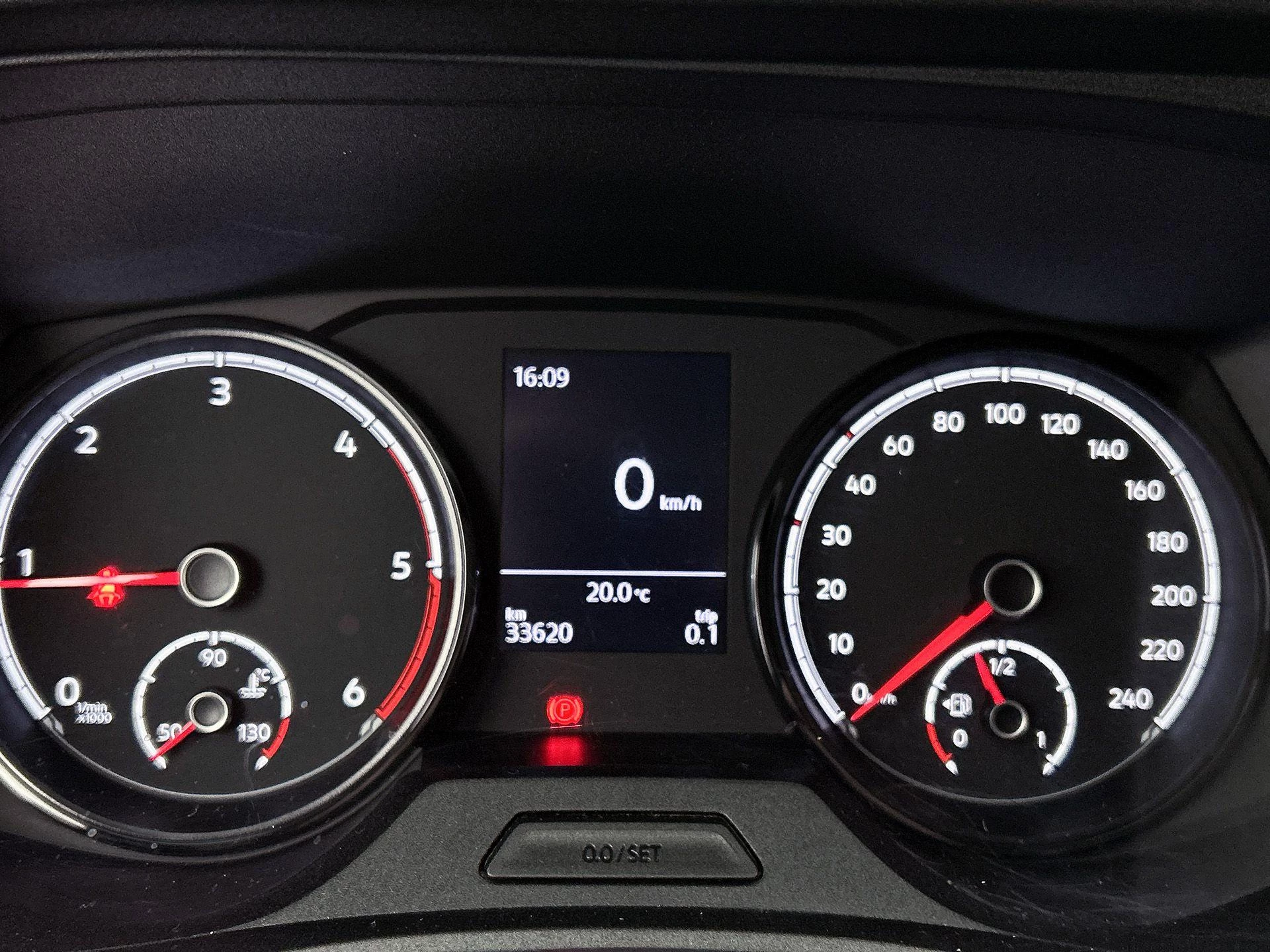 Volkswagen-Transporter-image-15