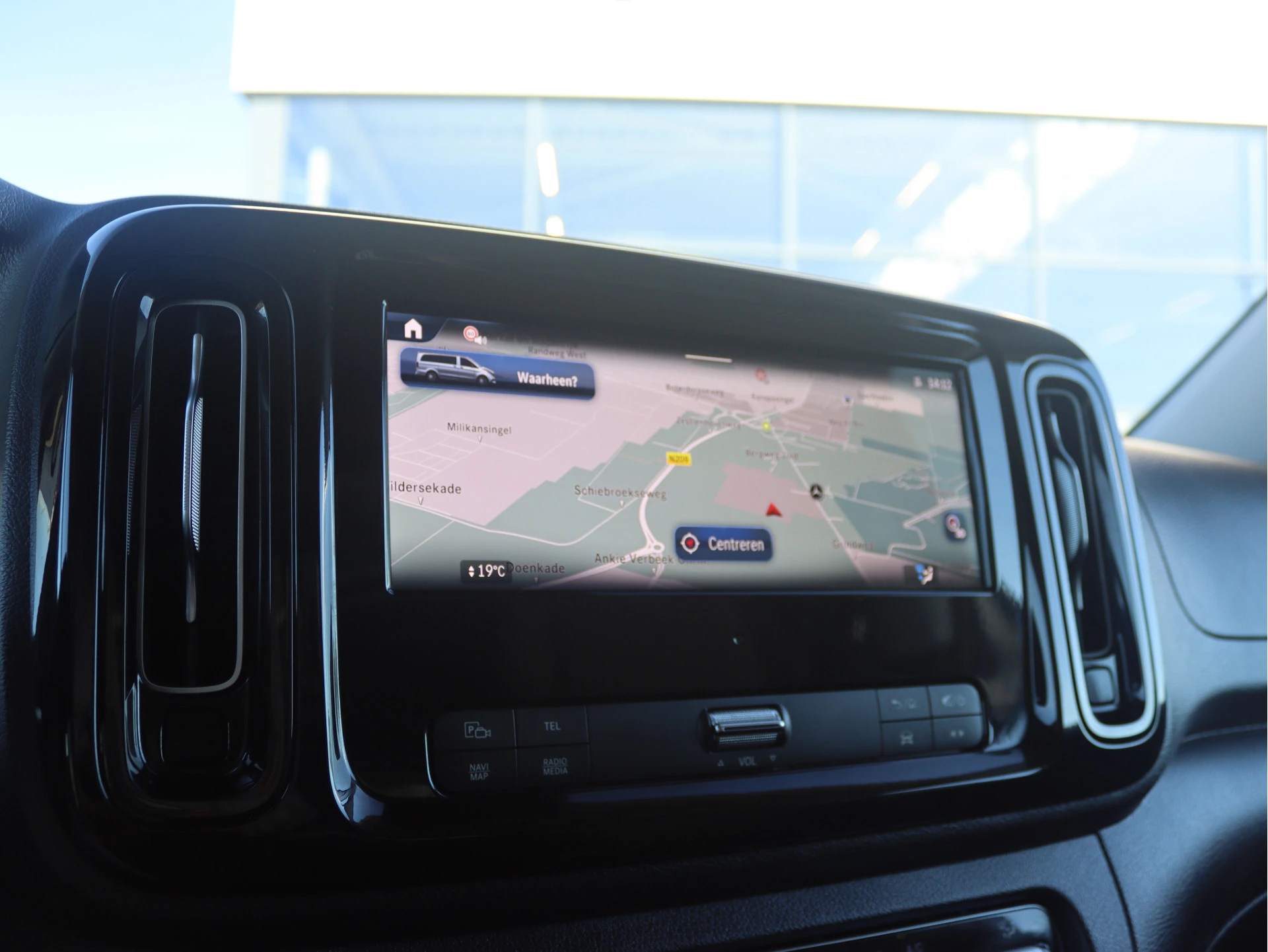 Mercedes-Benz-Vito-image-10