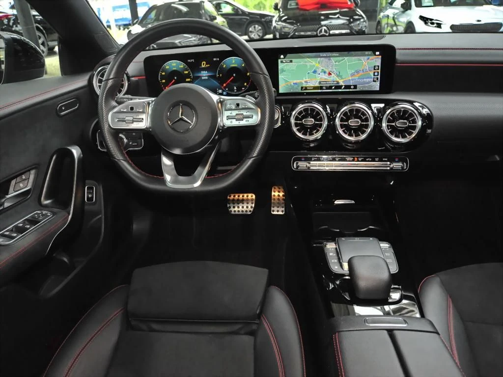 Mercedes-Benz-CLA 220 d-image-9