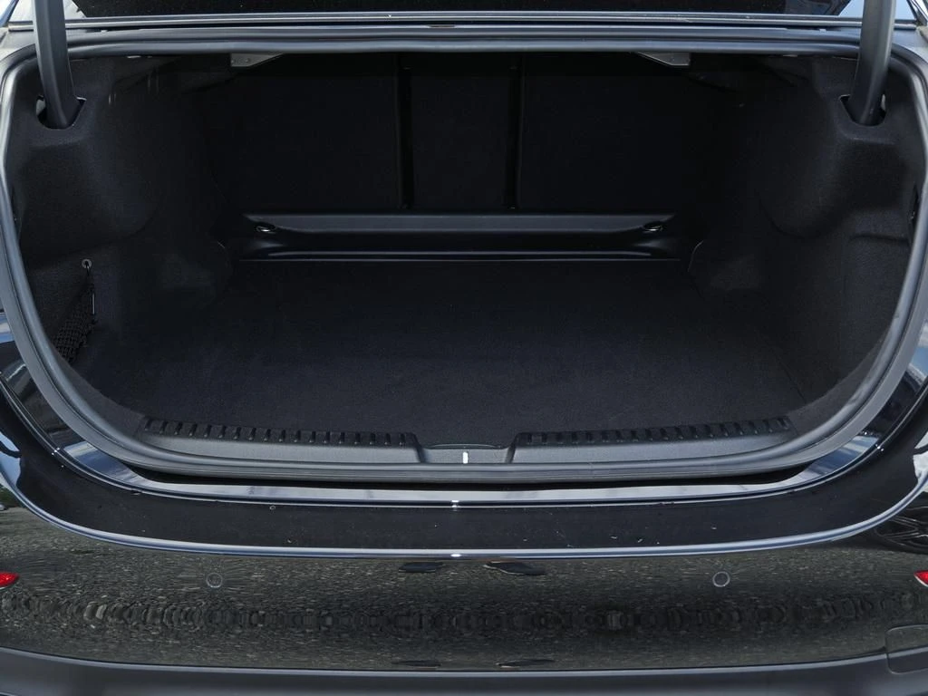 Mercedes-Benz-E-Klasse 200-image-16