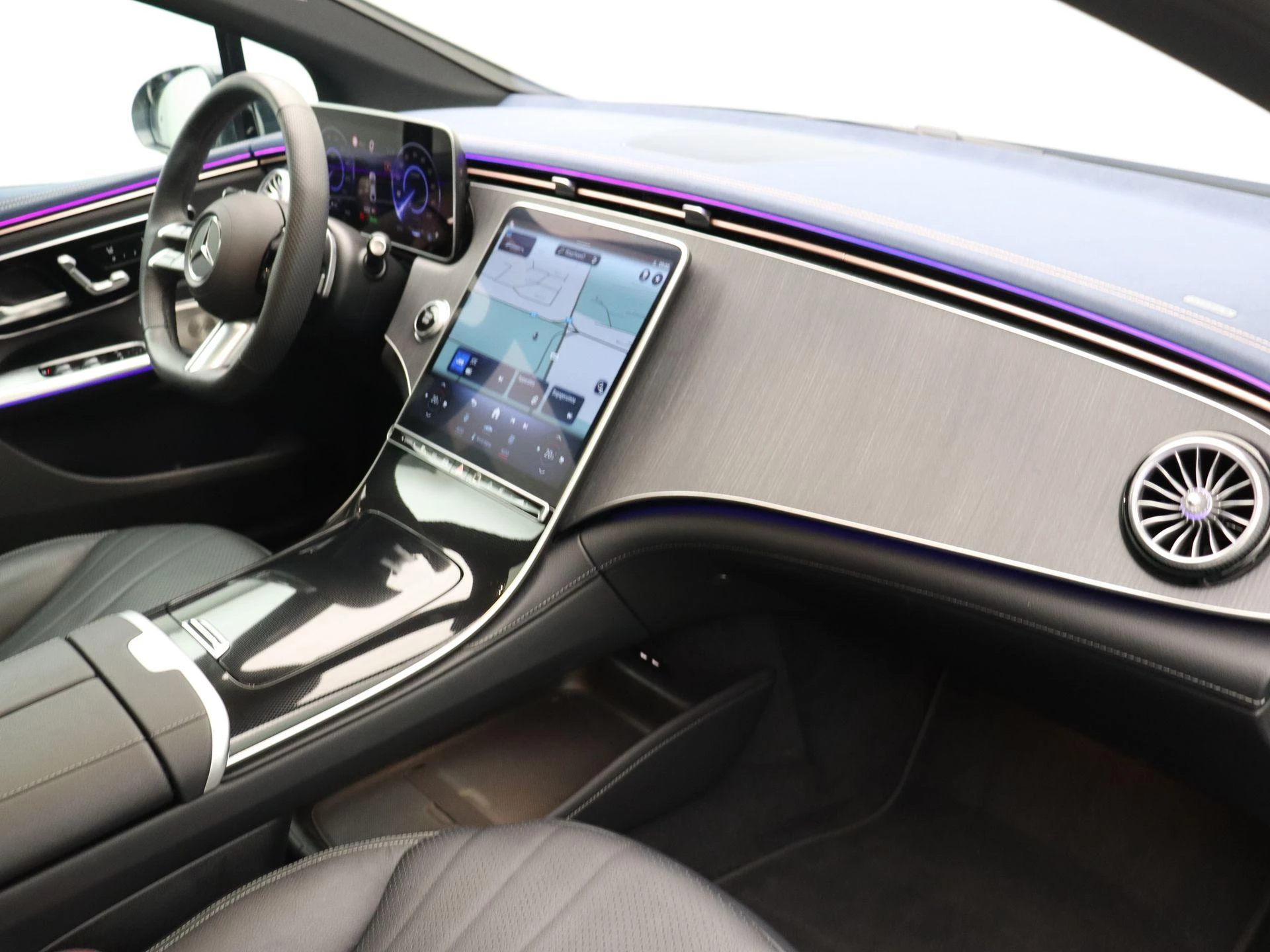 Mercedes-Benz-EQE-image-21