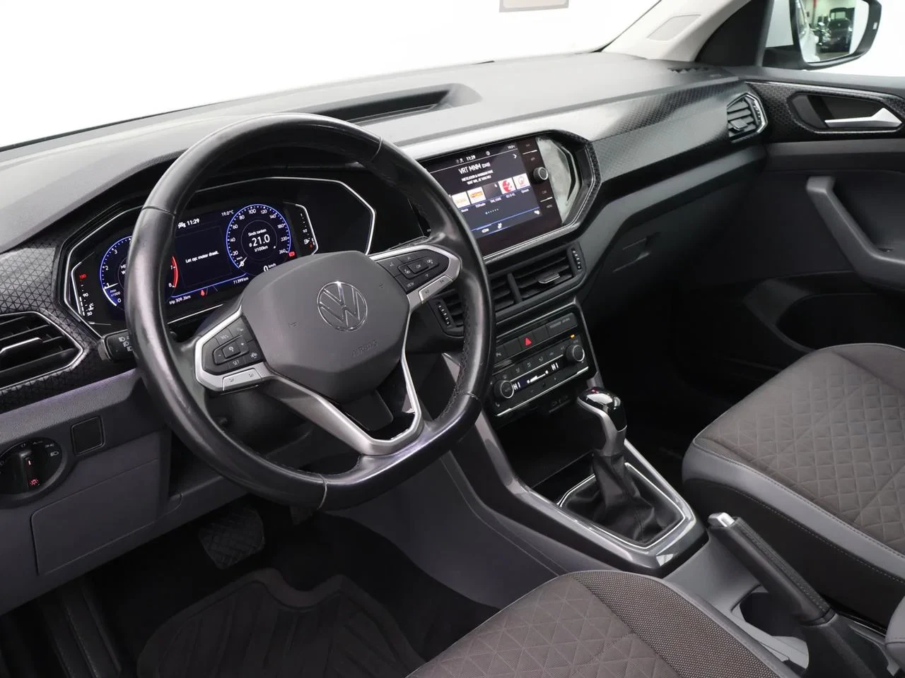 Volkswagen-T-Cross-image-7