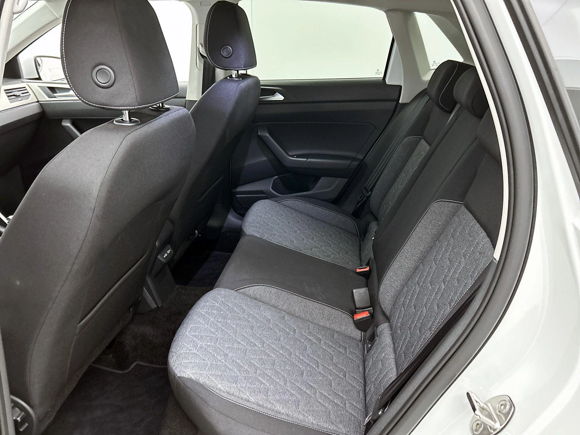 Volkswagen-Polo-image-26