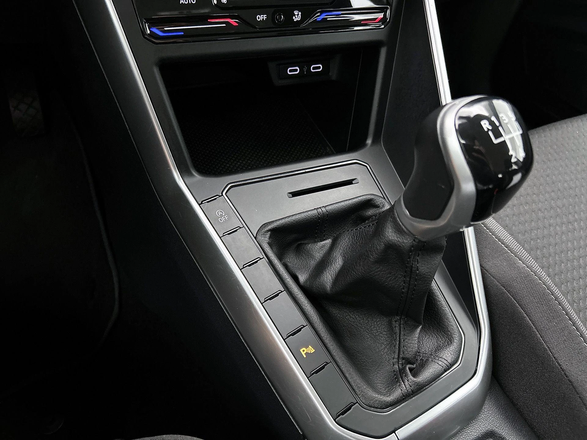 Volkswagen-Polo-image-19