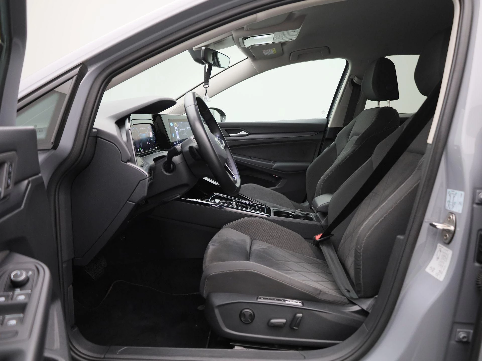 Volkswagen-Golf-image-11