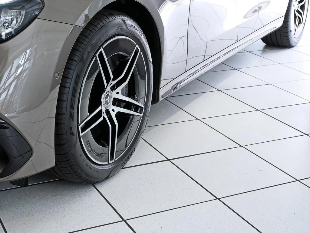 Mercedes-Benz-E-Klasse 300 e-image-6