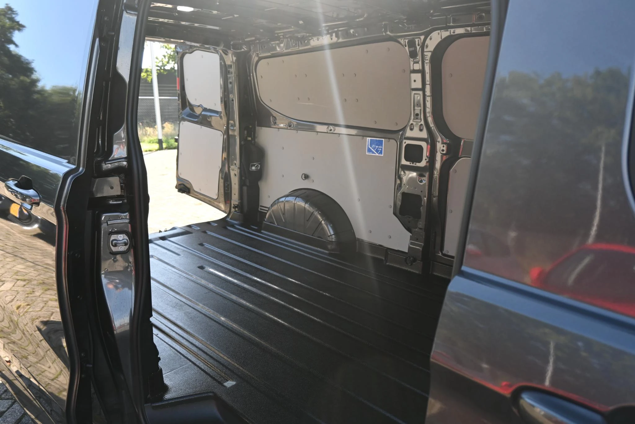 Ford-E-Transit-image-31