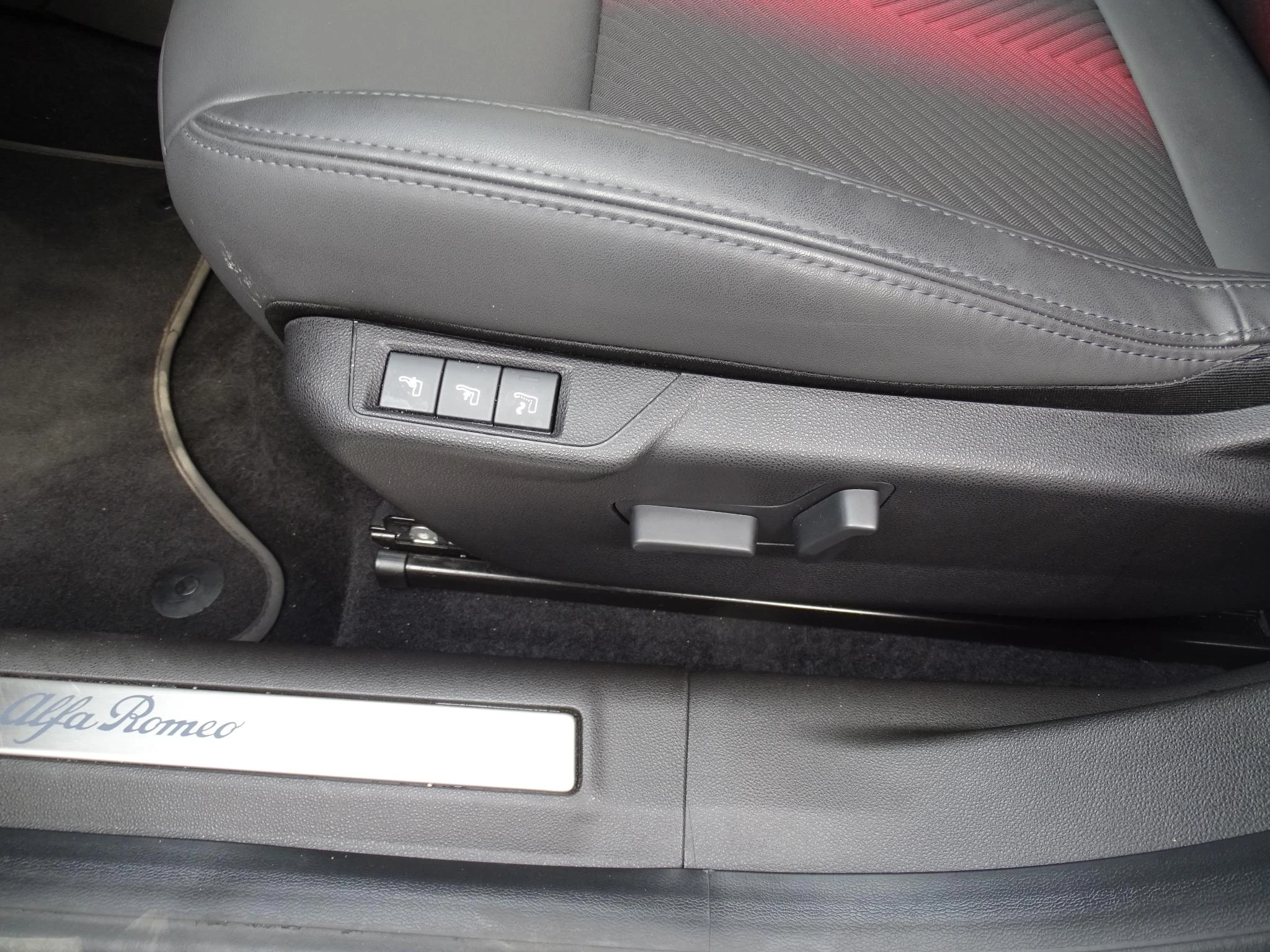 Alfa Romeo Junior 1.2 Hybrid 145 eDCT6 Ibrida Speciale