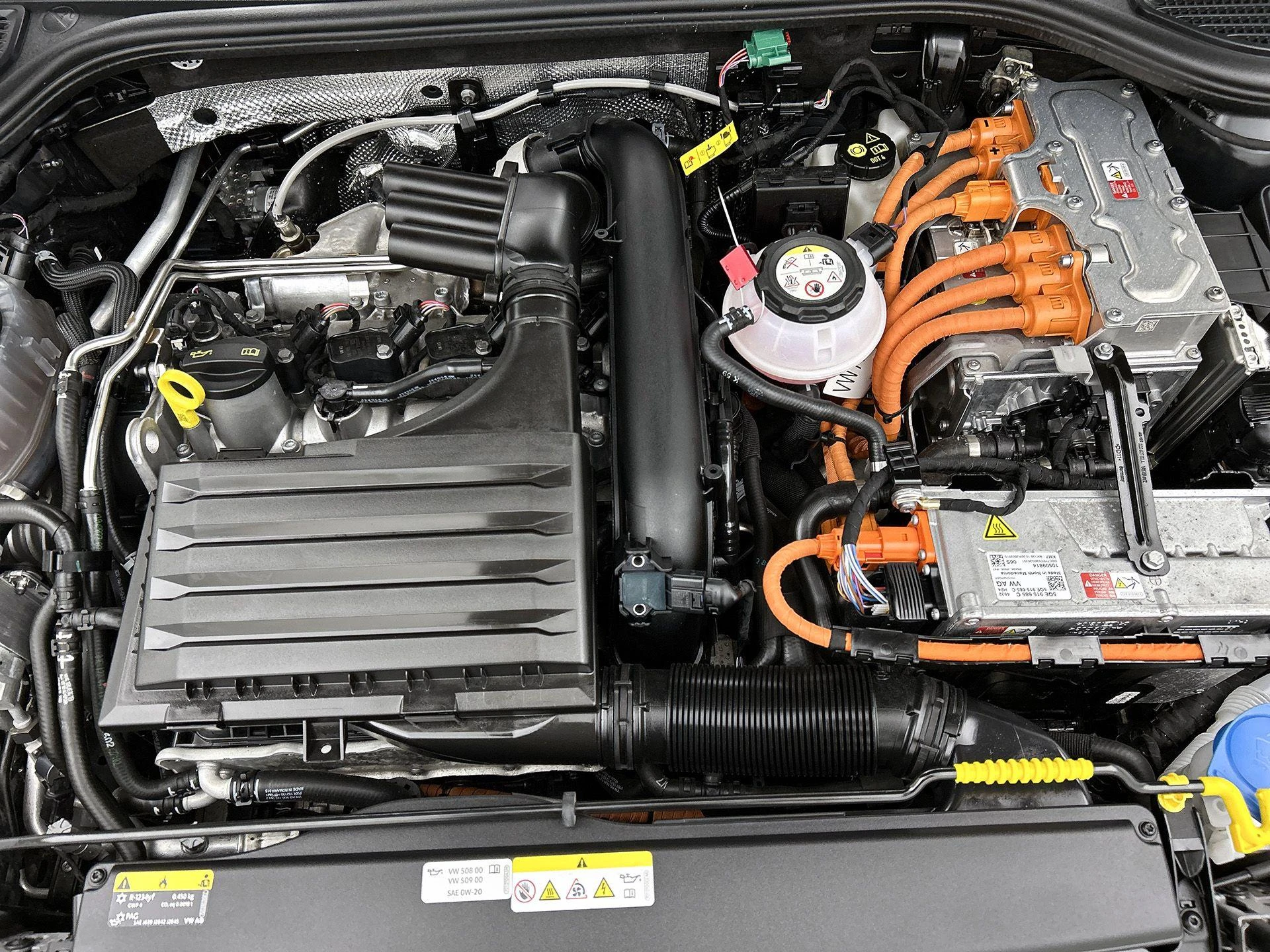 Volkswagen-Golf-image-27